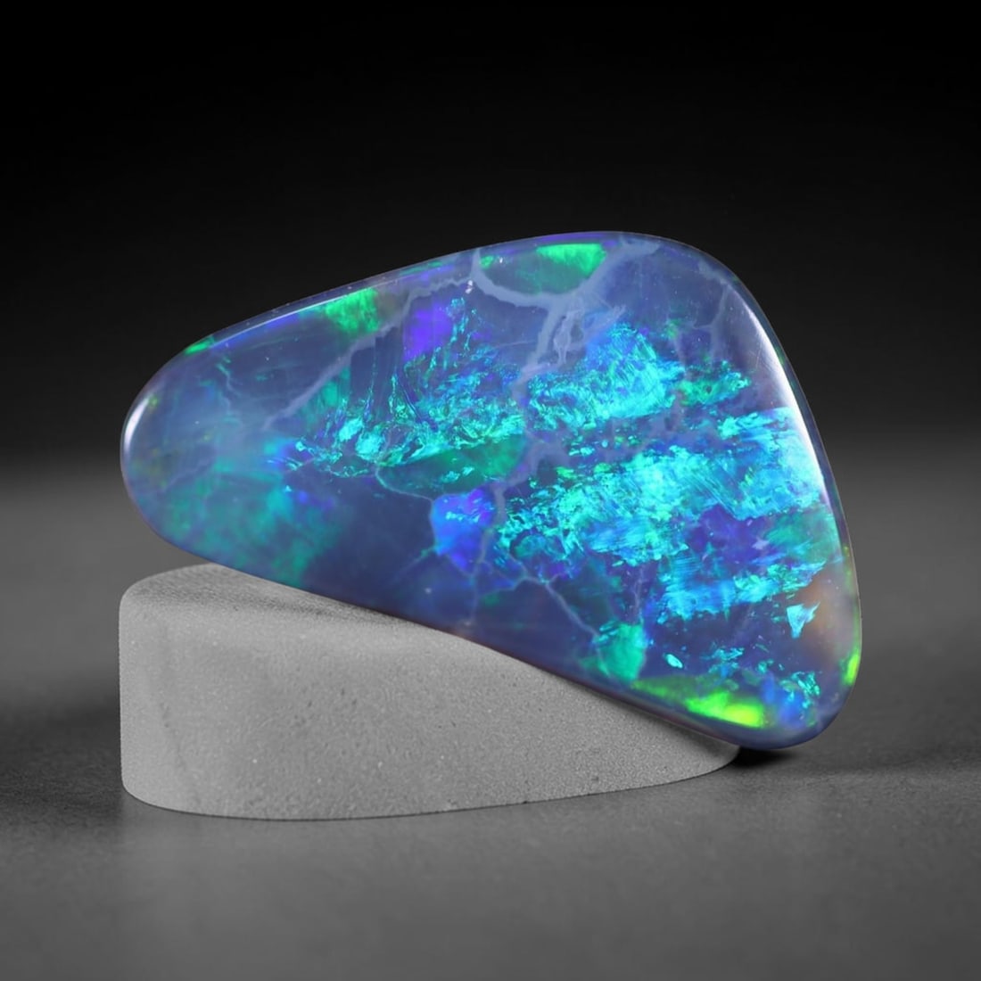 *1.49Ct Lightning Ridge Opal - Australian Opal , 230E: Ksmith Heritage Auctioneers Subject: Natural Lightning Ridge Opal Origin: Australia Carat Weight: 1.49Ct Dimension: 14.5x8.5x2.1 mm Treatment: Natural Untreated Type: Cabochon, Polished