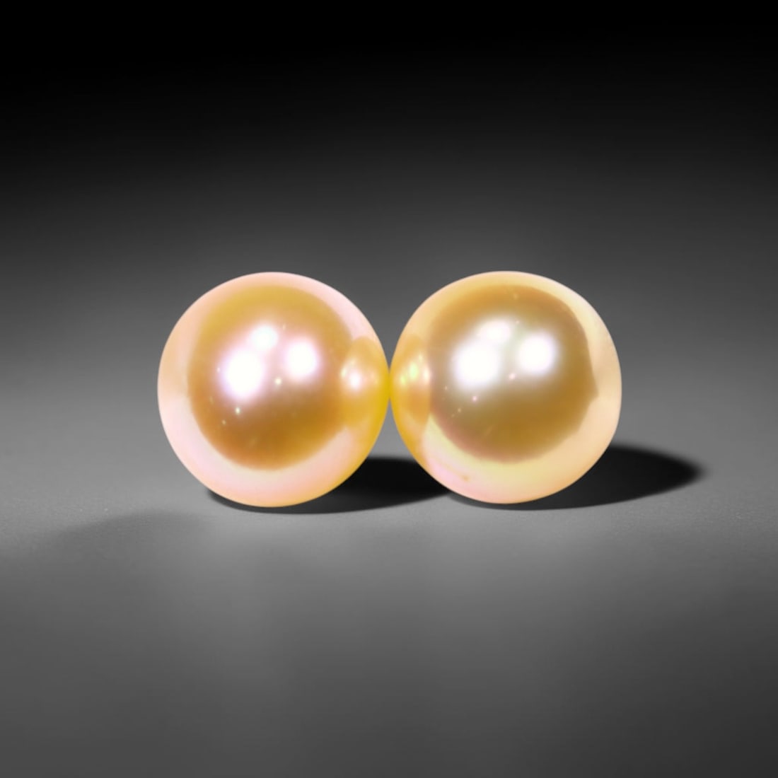 2.43cts Freshwater Pearl Pair 5.5mm, Peach Natural Colour - No Hole Drill , 508C: Ksmith Heritage Auctioneers Subject: Natural Pearl Treatment: None, Natural Colour Shape: Round Bead Type: Without hole, no drill