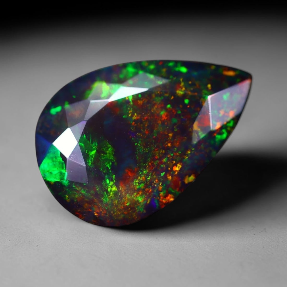 *7.07Ct Smoked Faceted Welo Opal Polished - Ethiopian Opal , 279C: Ksmith Heritage Auctioneers Subject: Natural Ethiopian Welo Opal Origin: Ethiopia Carat Weight: 7.07Ct Dimension: 18.7x12.6x7.4 mm Treatment: Smoked Type: Faceted, Polishe