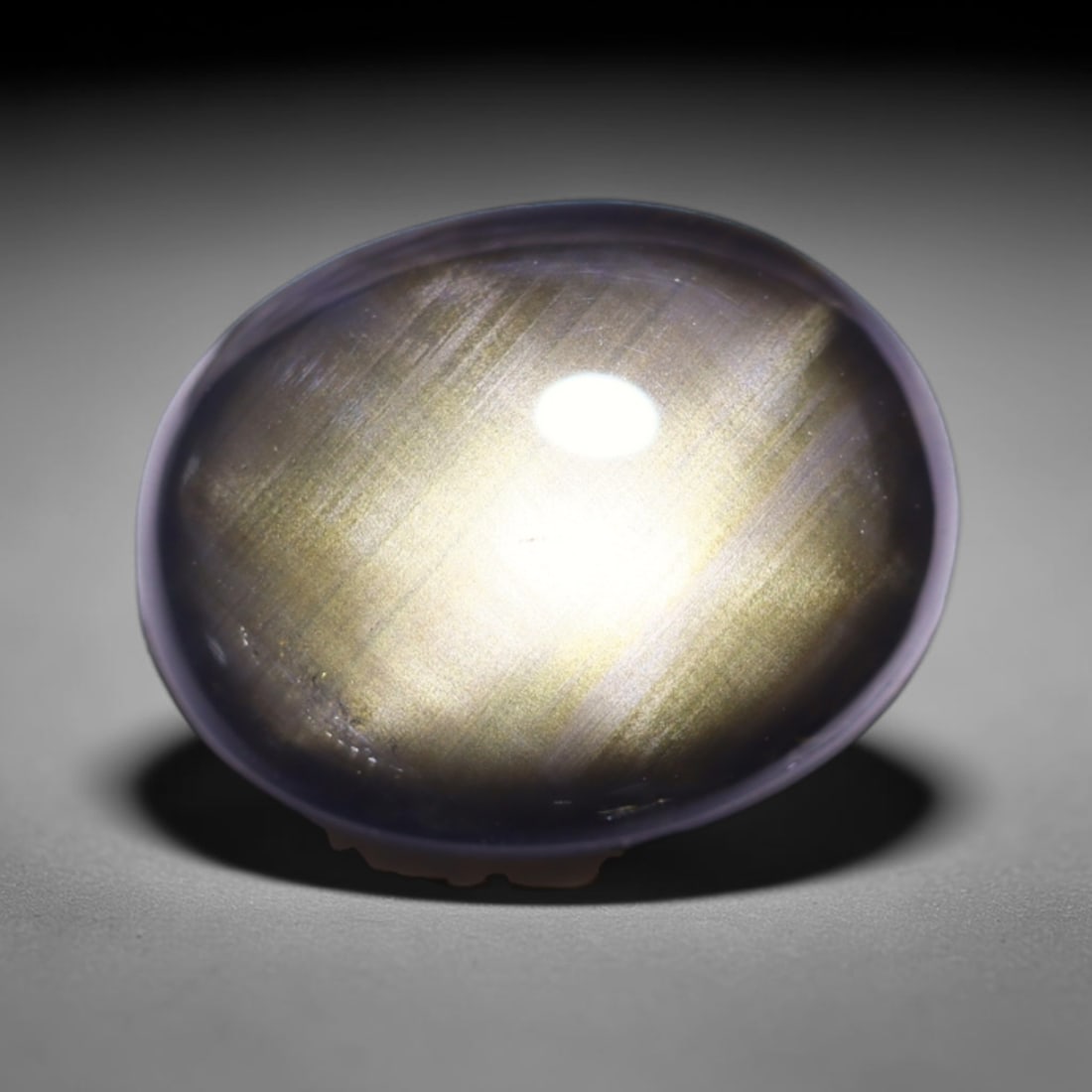 3.73cts 6 Rays Black Star Sapphire , 595E: Ksmith Heritage Auctioneers Subject: Natural 6 Rays Star Sapphire Origin: Myanmar Carat Weight: 3.73cts Dimension: 10.1x7.9x3.8 mm Treatment: Diffusion Type: Cabochon, Pol