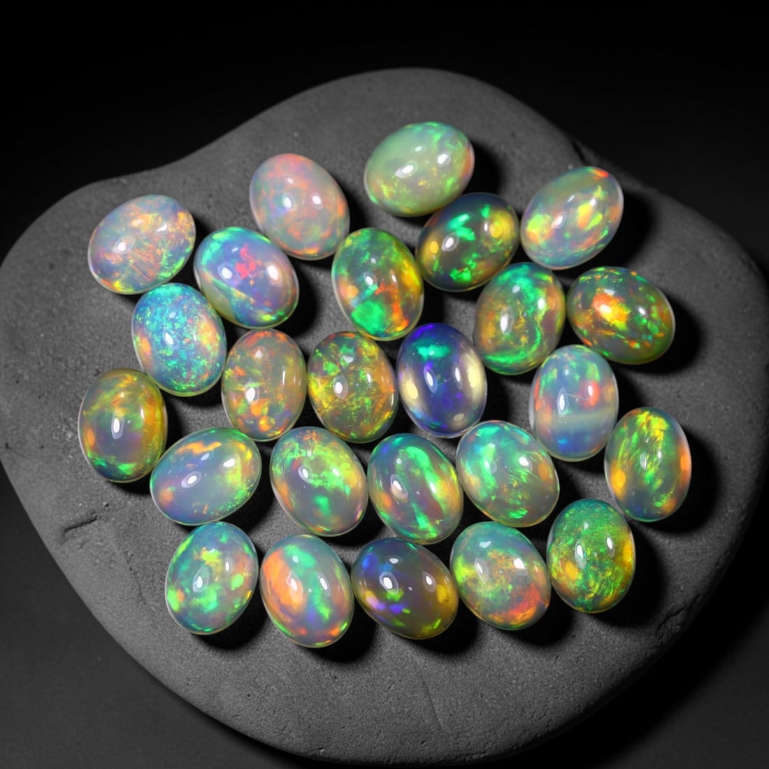 *21.44Ct 8x6mm Welo Opal Lot - Ethiopian Opal, 365C: Ksmith Heritage Auctioneers Subject: Natural Ethiopian Welo Opal Origin: Ethiopia Carat Weight: 21.44Ct Dimension: 8x6x3.7 mm Treatment: Natural Untreated Type: Cabochon, Polis