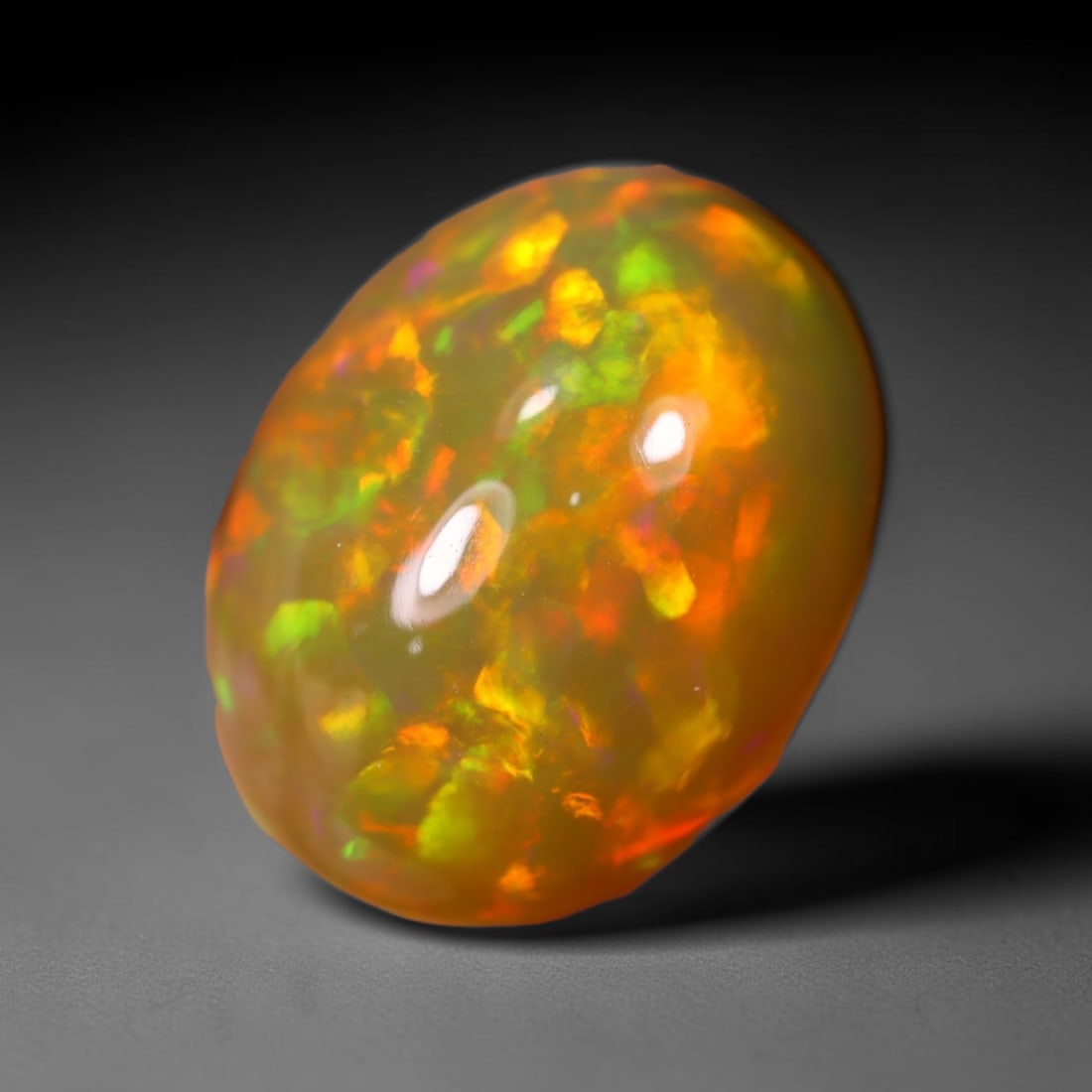 *5.37Ct Welo Opal Polished - Ethiopian Opal , 400C: Ksmith Heritage Auctioneers Subject: Natural Ethiopian Welo Opal Origin: Ethiopia Carat Weight: 5.37Ct Dimension: 14.7x11.3x7.2 mm Treatment: Natural Untreated Type: Caboc