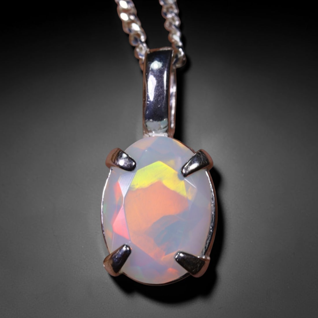 1.60g Natural Opal Stone Sterling Silver 925 Necklace (Pendant with Chain) , 182E: Ksmith Heritage Auctioneers Subject: Natural Ethiopian Opal Necklace Origin: Ethiopia Pendant Dimension : 18x6mm (included clasp) Stone Dimension: 11x8mm Treatment: Natural Untrea