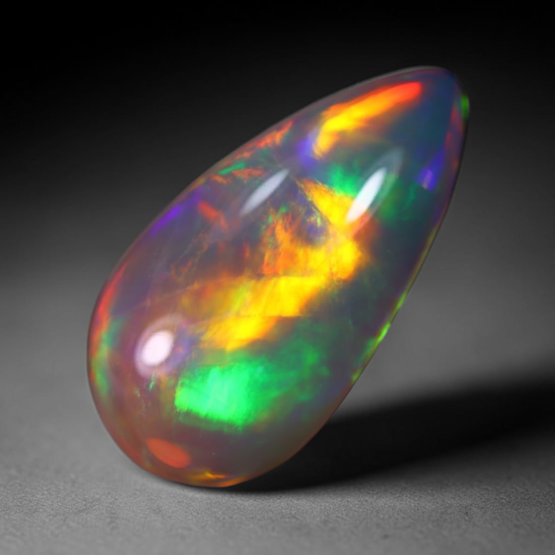 *7.82Ct Welo Opal Polished - Ethiopian Opal , 118E: Ksmith Heritage Auctioneers Subject: Natural Ethiopian Welo Opal Origin: Ethiopia Carat Weight: 7.82Ct Dimension: 20.7x10.8x6.6 mm Treatment: Natural Untreated Type: Caboc