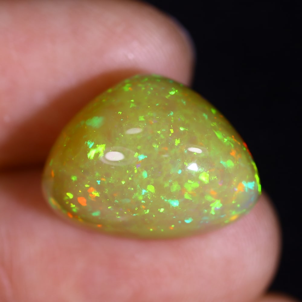 *11.99Ct Welo Opal Polished - Ethiopian Opal , 433C: Ksmith Heritage Auctioneers Subject: Natural Ethiopian Welo Opal Origin: Ethiopia Carat Weight: 11.99Ct Dimension: 17.7x13.5x10 mm Treatment: Natural Untreated Type: Caboc