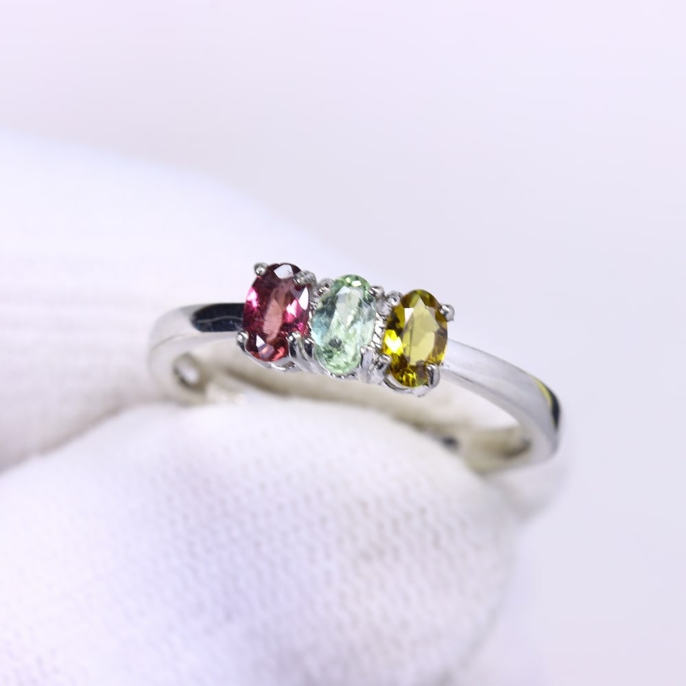 1.80g Multi Stone Ring - 925 Sterling Silver - Size US 7 , 125C: Ksmith Heritage Auctioneers