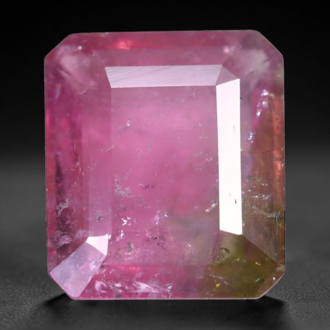8.20cts Natural Watermelon Tourmaline - Bi-Colour Faceted Cut , 387E: Ksmith Heritage Auctioneers Subject: Natural Tourmaline Origin: Africa Carat Weight: 8.20 cts Dimension: 13.5x11.8x5.3 mm Type: Faceted, Polished