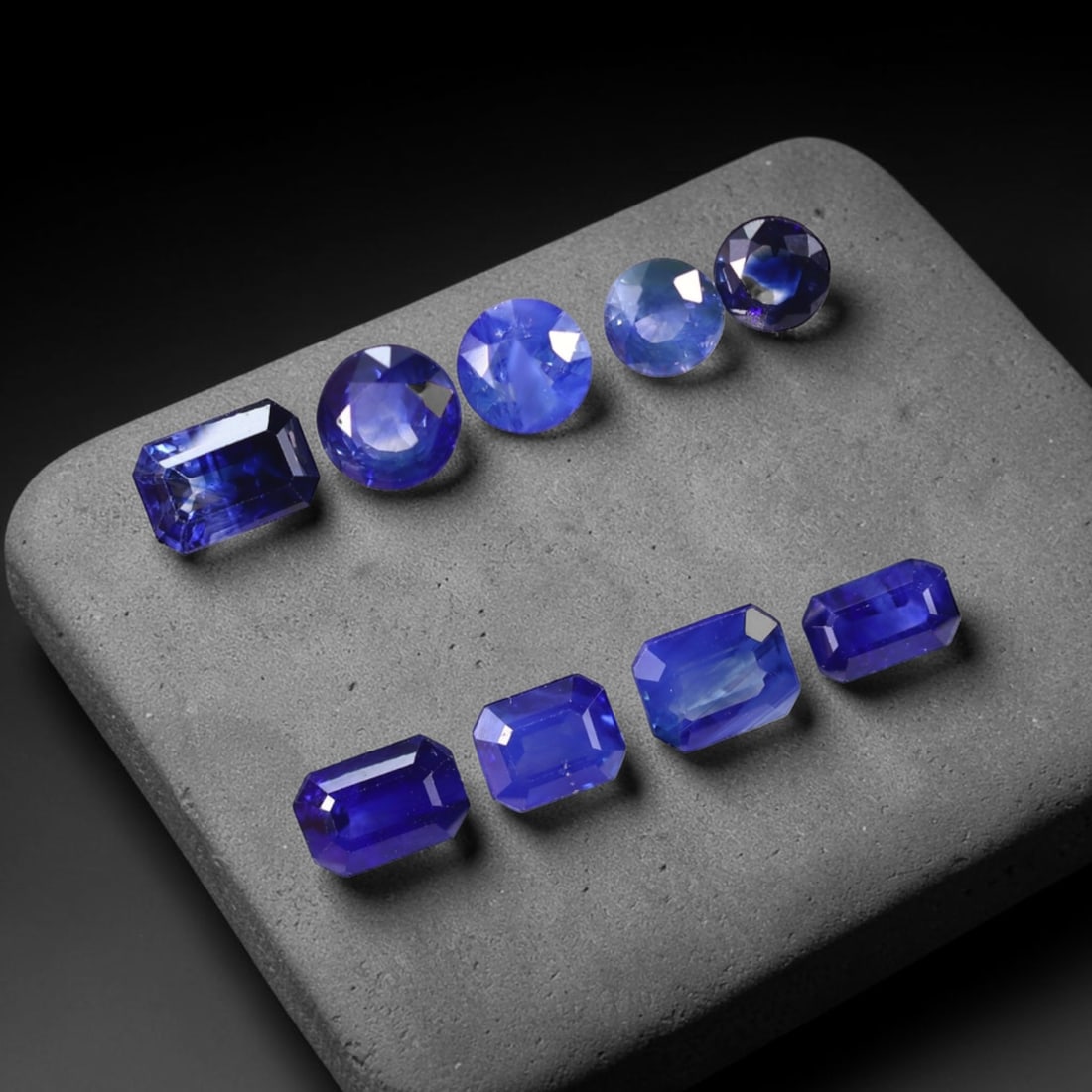 *4.97Ct Heated Blue Sapphire Lot - Polished Faceted , 331C: Ksmith Heritage Auctioneers Subject: Natural Sapphire Carat Weight: 4.97Ct Dimension: 5.4x4.2x2.5 mm Treatment: Heated Type: Faceted, Polished