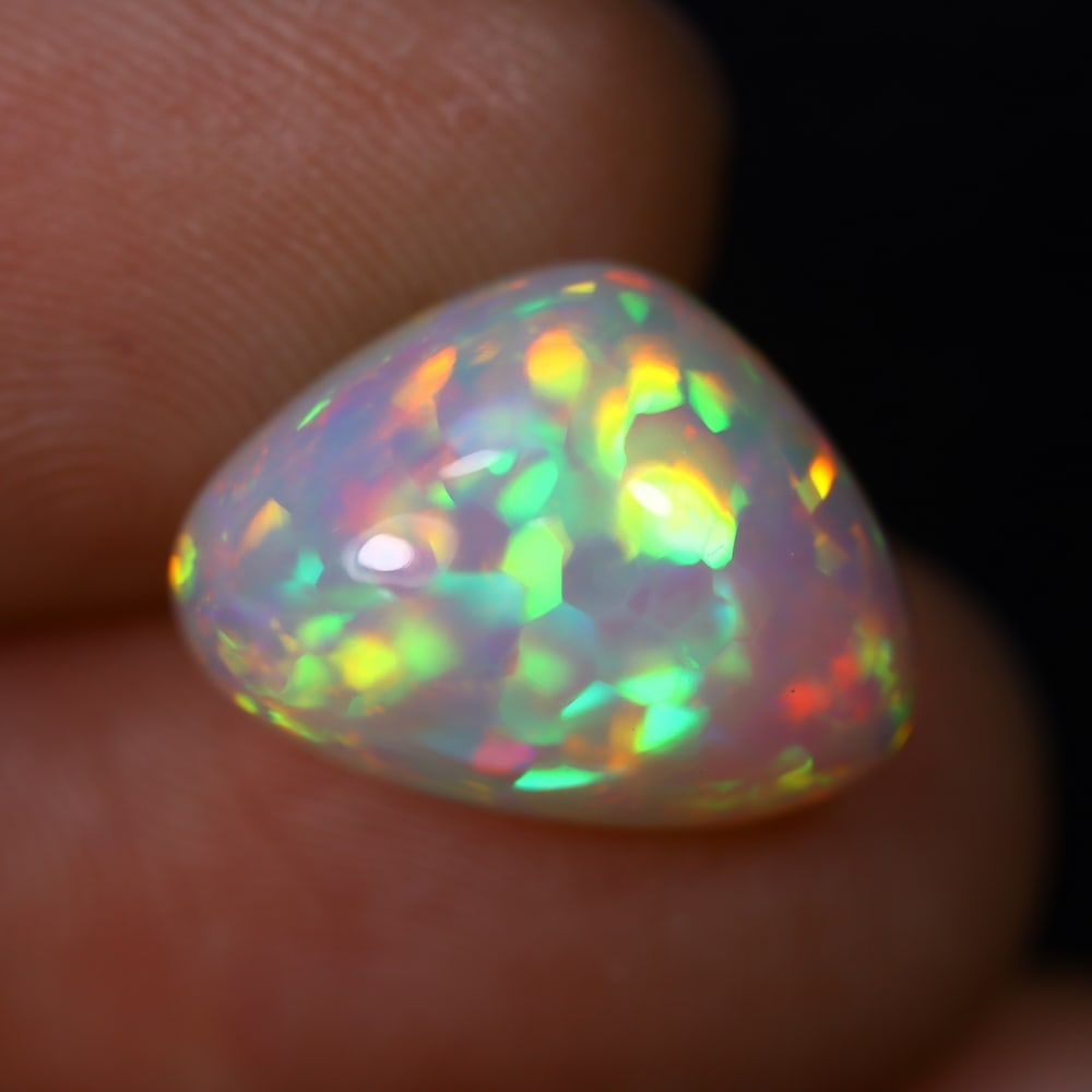 *5.61Ct Welo Opal Polished - Ethiopian Opal , 403C: Ksmith Heritage Auctioneers Subject: Natural Ethiopian Welo Opal Origin: Ethiopia Carat Weight:5.61Ct Dimension: 14.8x11x7.3 mm Treatment: Natural Untreated Type: Cabochon