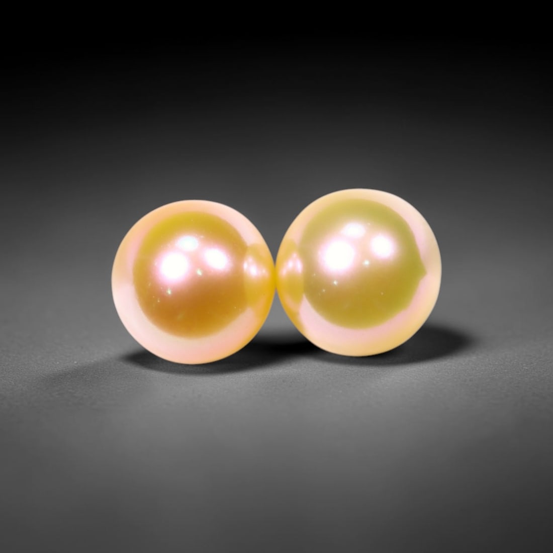2.08cts Freshwater Pearl Pair 5.1mm, Peach Natural Colour - No Hole Drill , 520C: Ksmith Heritage Auctioneers Subject: Natural Pearl Treatment: None, Natural Colour Shape: Round Bead Type: Without hole, no drill