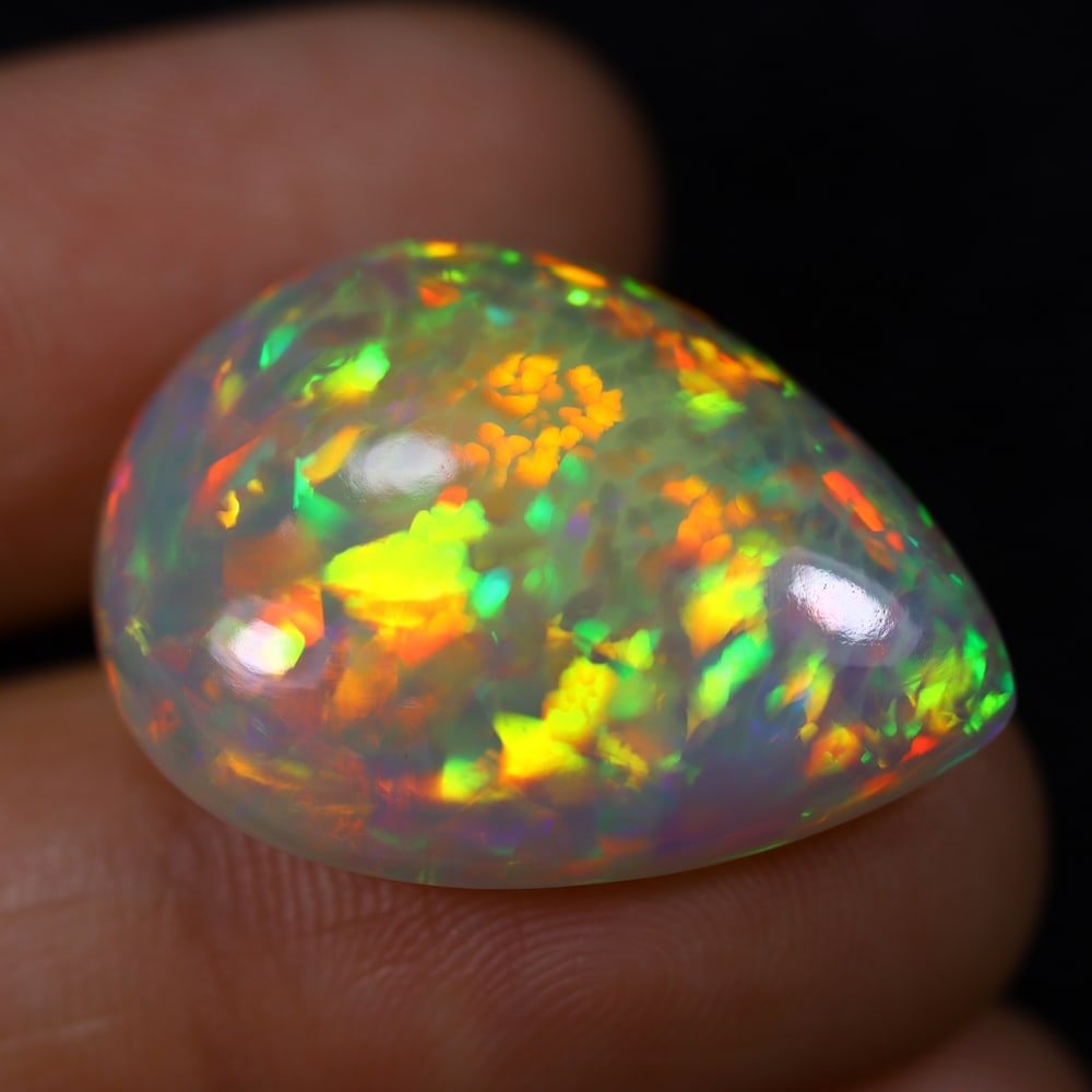 *17.28Ct Unheated Welo Opal Polished - Ethiopian Opal , 431E: Ksmith Heritage Auctioneers Subject: Natural Ethiopian Welo Opal Origin: Ethiopia Carat Weight: 17.28Ct Dimension: 25.4x18.8x7.4 mm Treatment: Natural Untreated Type: Cab
