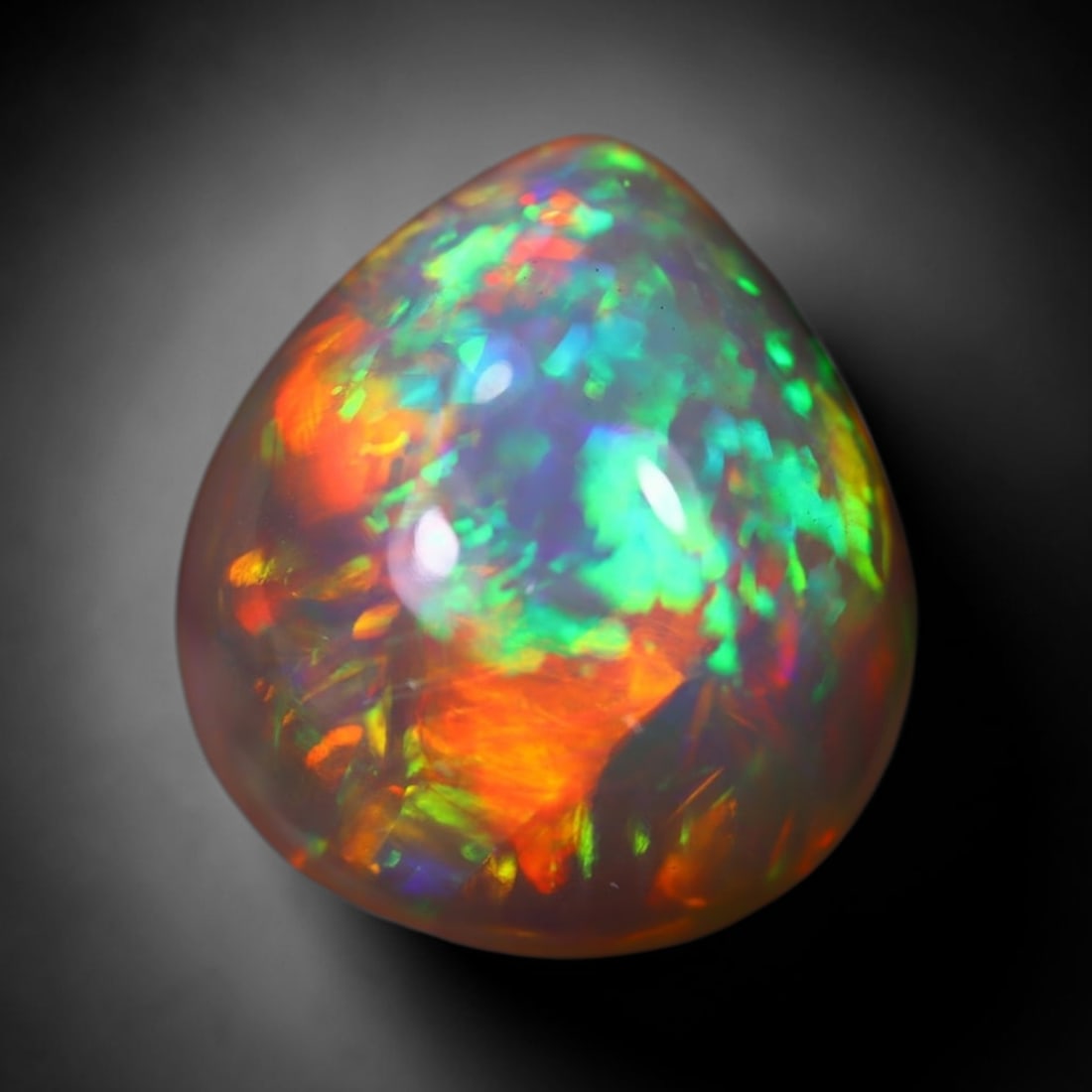 *8Ct Welo Opal Polished - Ethiopian Opal , 946E: Ksmith Heritage Auctioneers Subject: Natural Ethiopian Welo Opal Origin: Ethiopia Carat Weight: 8Ct Dimension: 15.9x14.3x8.1 mm Treatment: Natural Untreated Type: Cabochon