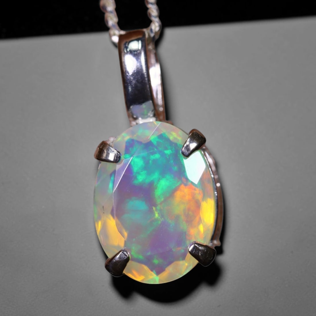 1.70g Natural Opal Stone Sterling Silver 925 Necklace (Pendant with Chain) , 794E: Ksmith Heritage Auctioneers Subject: Natural Ethiopian Opal Necklace Origin: Ethiopia Pendant Dimension : 18x6mm (included clasp) Stone Dimension: 11x8mm Treatment: Natural Untrea