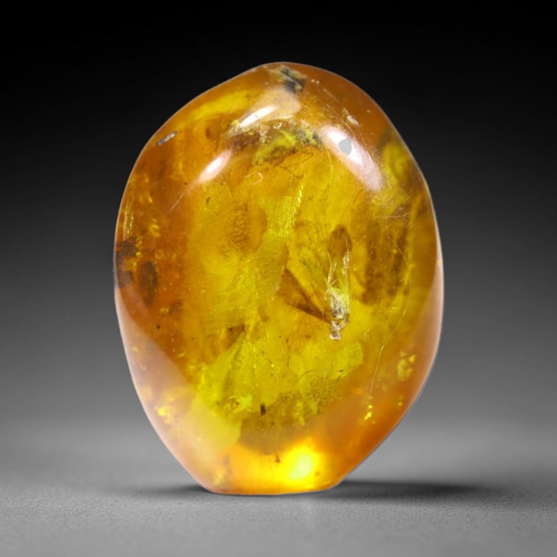 *4.76cts Natural Million Year Old Baltic Insect Amber, 16x12mm , 10C: Ksmith Heritage AuctioneersSubject: Natural Amber Origin: Lithuania Treatment: None