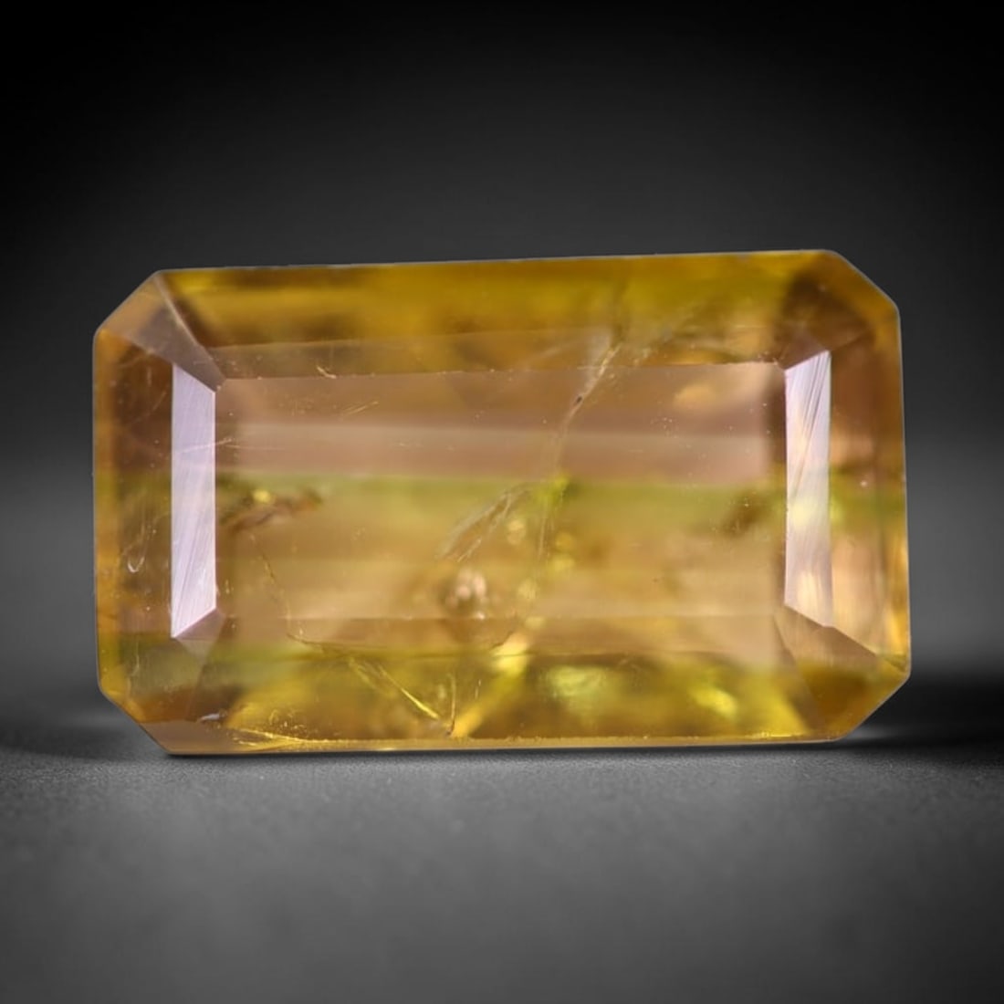 3.87cts Natural Watermelon Tourmaline - Bi-Colour Faceted Cut , 487E: Ksmith Heritage Auctioneers Subject: Natural Tourmaline Origin: Africa Carat Weight: 3.87 cts Dimension: 11.8x7.2x4.8 mm Type: Faceted, Polished