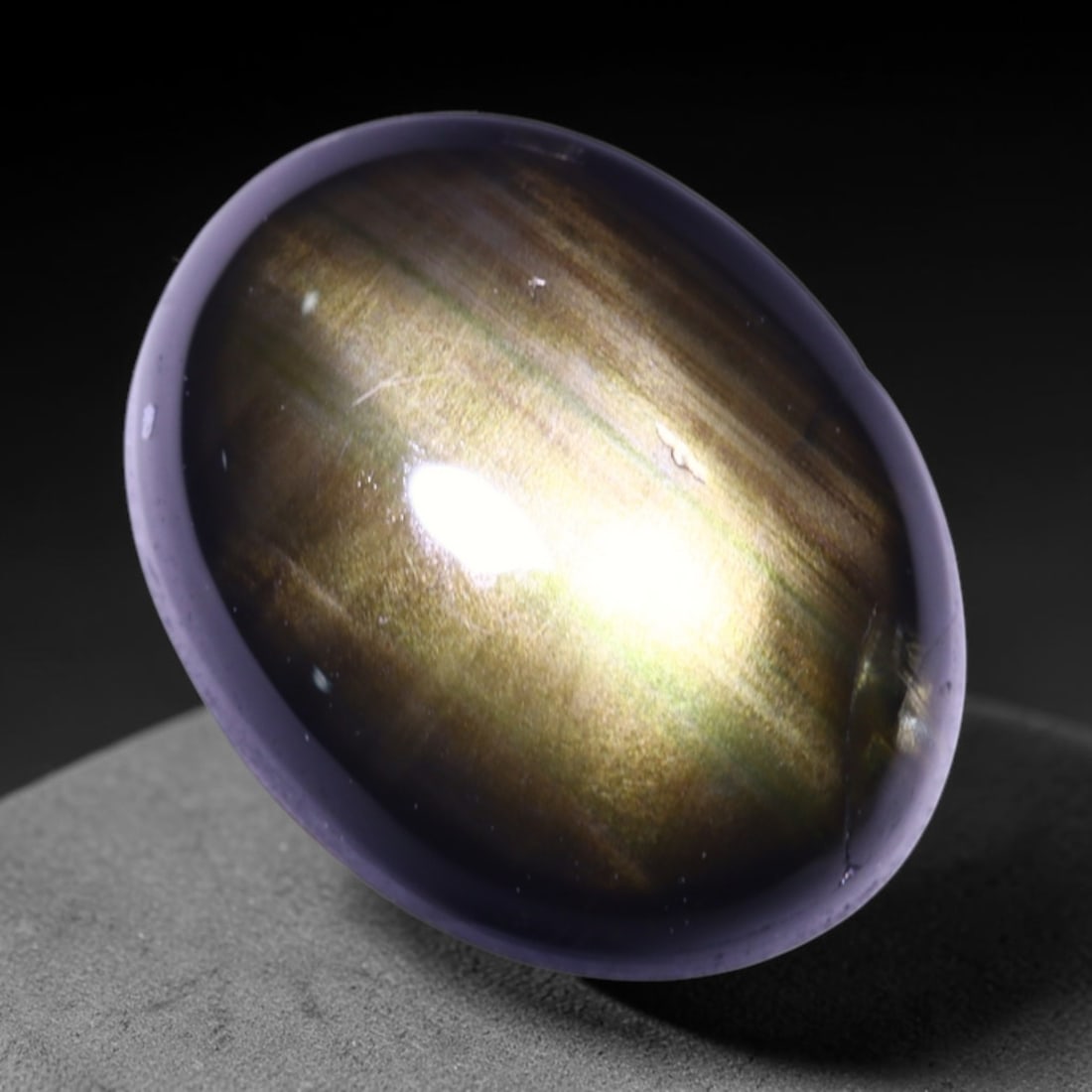 2.62cts 6 Rays Black Star Sapphire , 828E: Ksmith Heritage Auctioneers Subject: Natural 6 Rays Star Sapphire Origin: Myanmar Carat Weight: 2.62cts Dimension: 8.9x6.8x3.3 mm Treatment: Diffusion Type: Cabochon, Poli