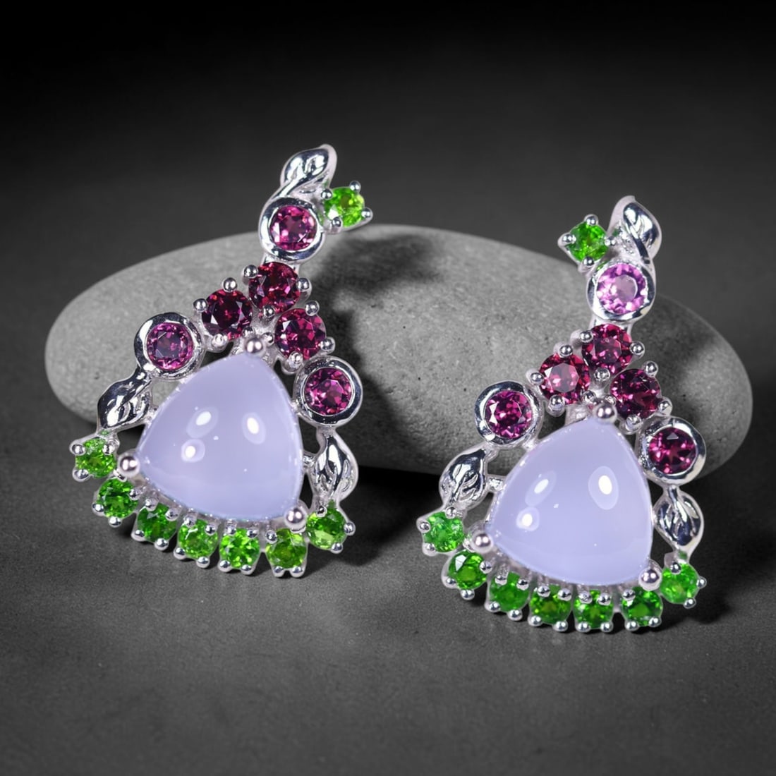 Chalcedony Earrings - 925 Sterling Silver - Plated White Gold, 109B: Ksmith Heritage Auctioneers Subject: Natural Chalcedony, Rhodolite Garnet & Chrome Diopside Origin: Thailand Carat Weight: 28.22ct Dimension: Stones 8x8mm Type: Earrings