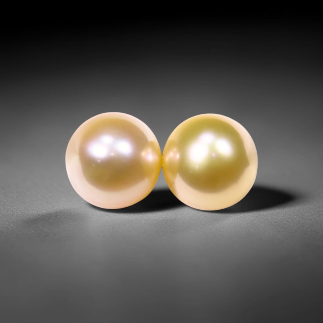 2.77cts Freshwater Pearl Pair 5.7mm, Peach Natural Colour - No Hole Drill , 502C: Ksmith Heritage Auctioneers Subject: Natural Pearl Treatment: None, Natural Colour Shape: Round Bead Type: Without hole, no drill