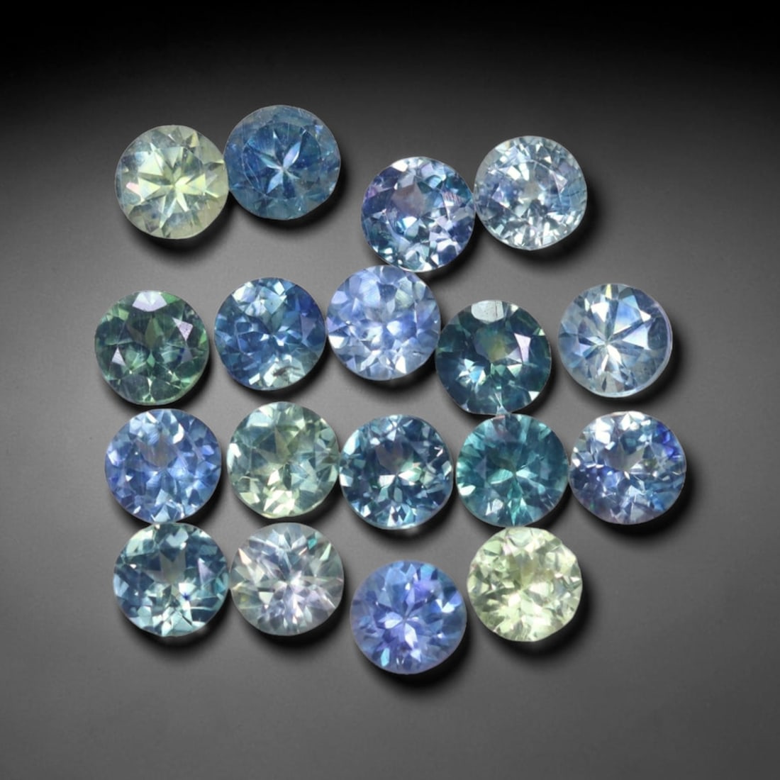 *3.72Ct 18pcs Australian Blue Sapphire Calibrated 3.5mm Set - Polished Faceted , 574E: Ksmith Heritage Auctioneers Subject: Natural Sapphire (Without box) Origin: Australia Treatment: Heated Shape: Round Type: Faceted, Diamond Cut