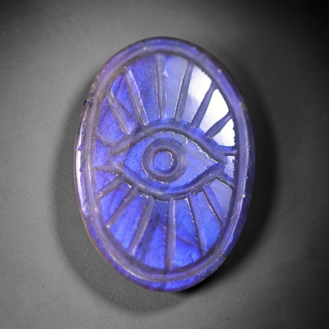 18.96cts Labradorite Evil Eye - Carving , 1195E: Ksmith Heritage Auctioneers Subject: Natural Labradorite Origin: India Carat Weight: 18.96cts Dimension: 22.2x15.6x5.7 mm Treatment: Unheated Type: Carving