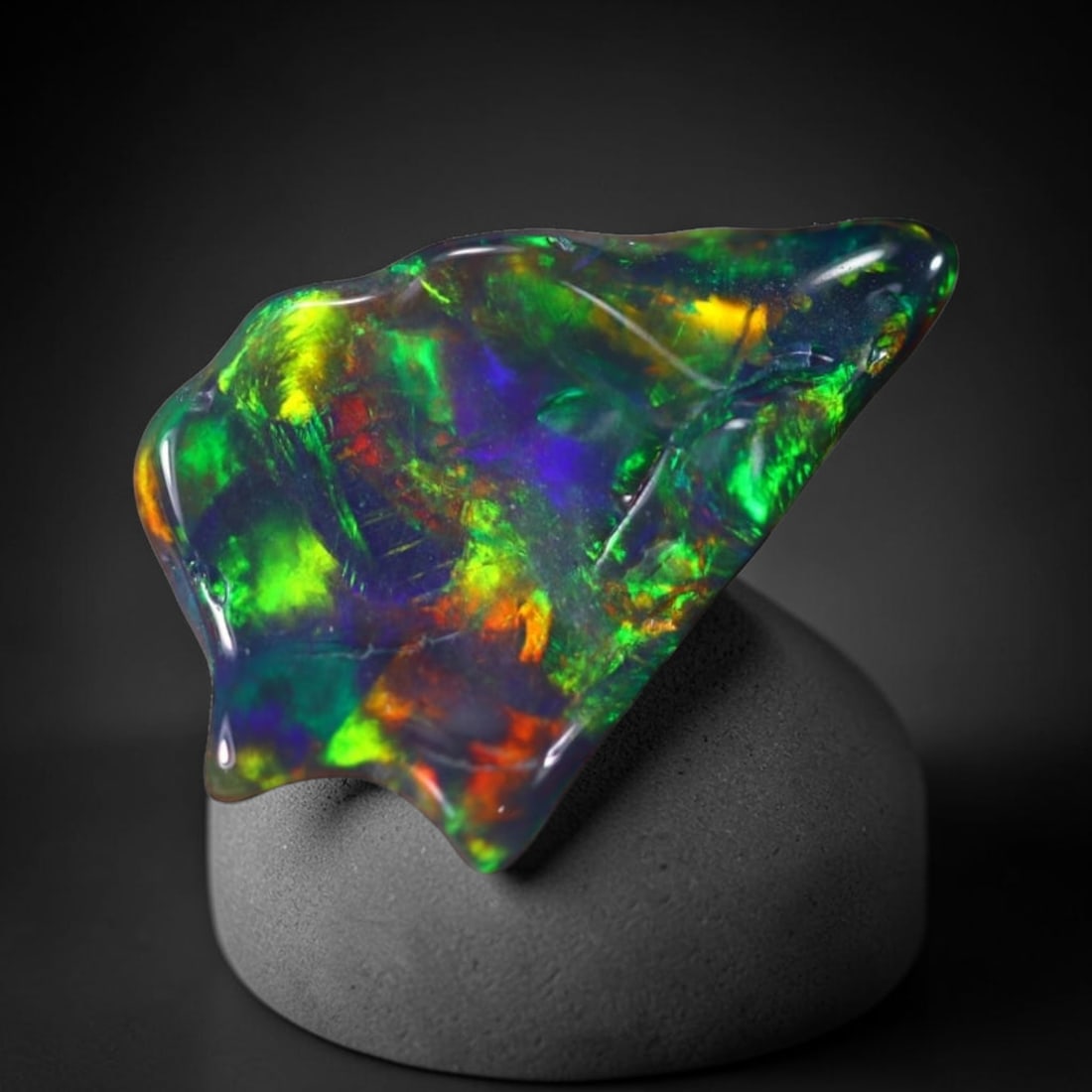 *1.62Ct Smoked Freeform Welo Opal Polished - Ethiopian Opal , 203C: Ksmith Heritage Auctioneers Subject: Natural Ethiopian Welo Opal Origin: Ethiopia Carat Weight: 1.62Ct Dimension: 13.9x10x3.6 mm Treatment: Smoked Type: Freeform, Polished