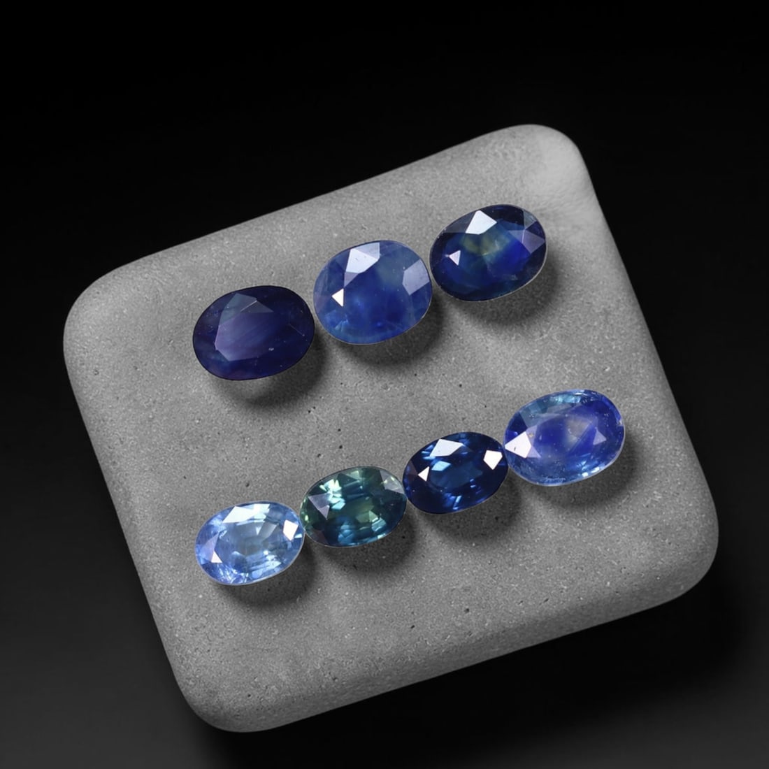 *9.54Ct Heated Blue Sapphire Lot - Polished Faceted , 335C: Ksmith Heritage Auctioneers Subject: Natural Sapphire Carat Weight: 9.54Ct Dimension: 6.9x4.8x3.7 mm Treatment: Heated Type: Faceted, Polished