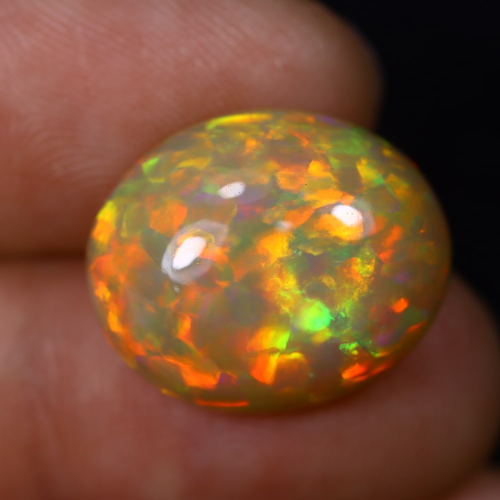 *9.19Ct Welo Opal Polished - Ethiopian Opal , 430C: Ksmith Heritage Auctioneers Subject: Natural Ethiopian Welo Opal Origin: Ethiopia Carat Weight: 9.19Ct Dimension: 17.6x14.5x7.4 mm Treatment: Natural Untreated Type: Caboc