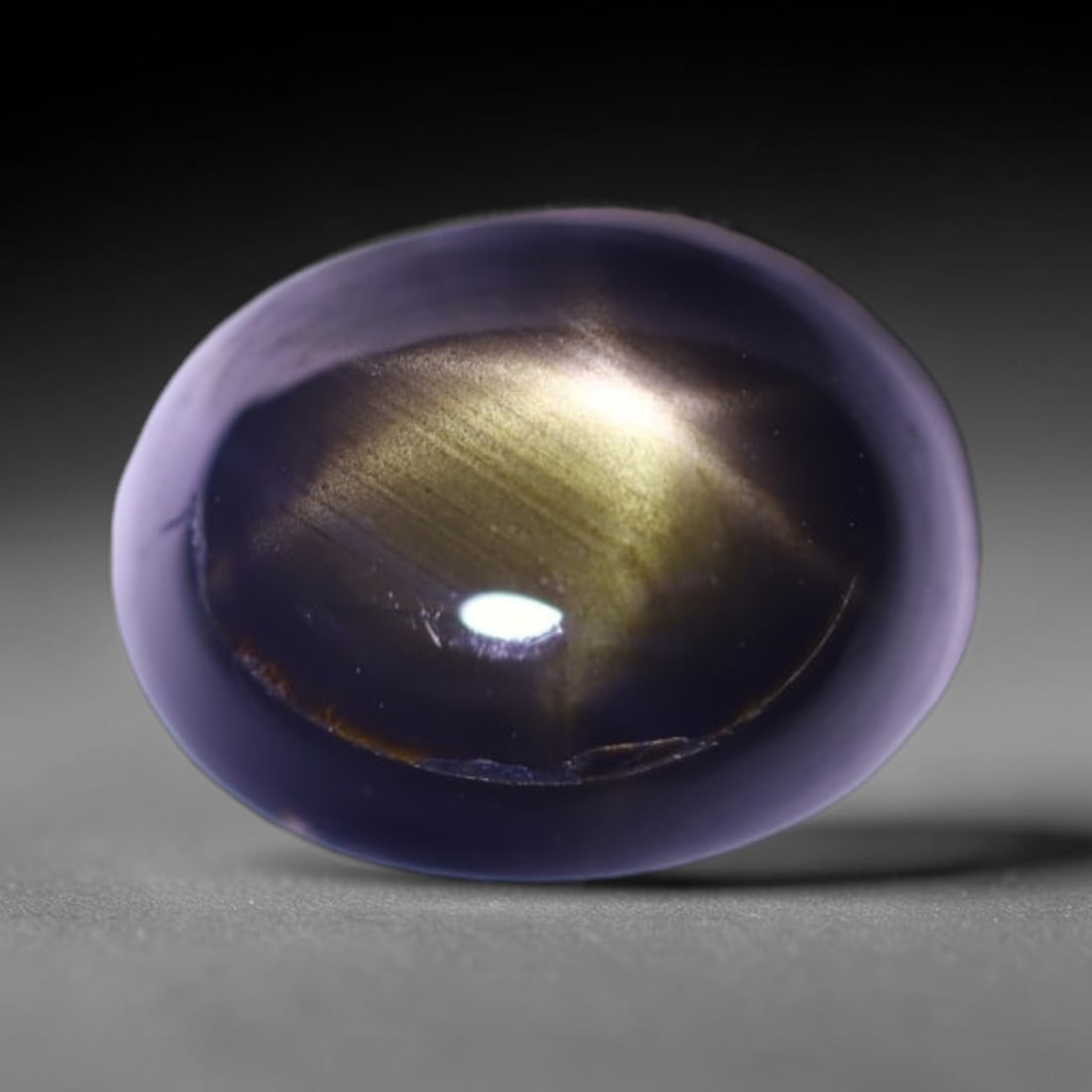 3.34cts 6 Rays Black Star Sapphire , 280E: Ksmith Heritage Auctioneers Subject: Natural 6 Rays Star Sapphire Origin: Myanmar Carat Weight: 3.34cts Dimension: 9.1x7.1x4.4 mm Treatment: Diffusion Type: Cabochon, Poli