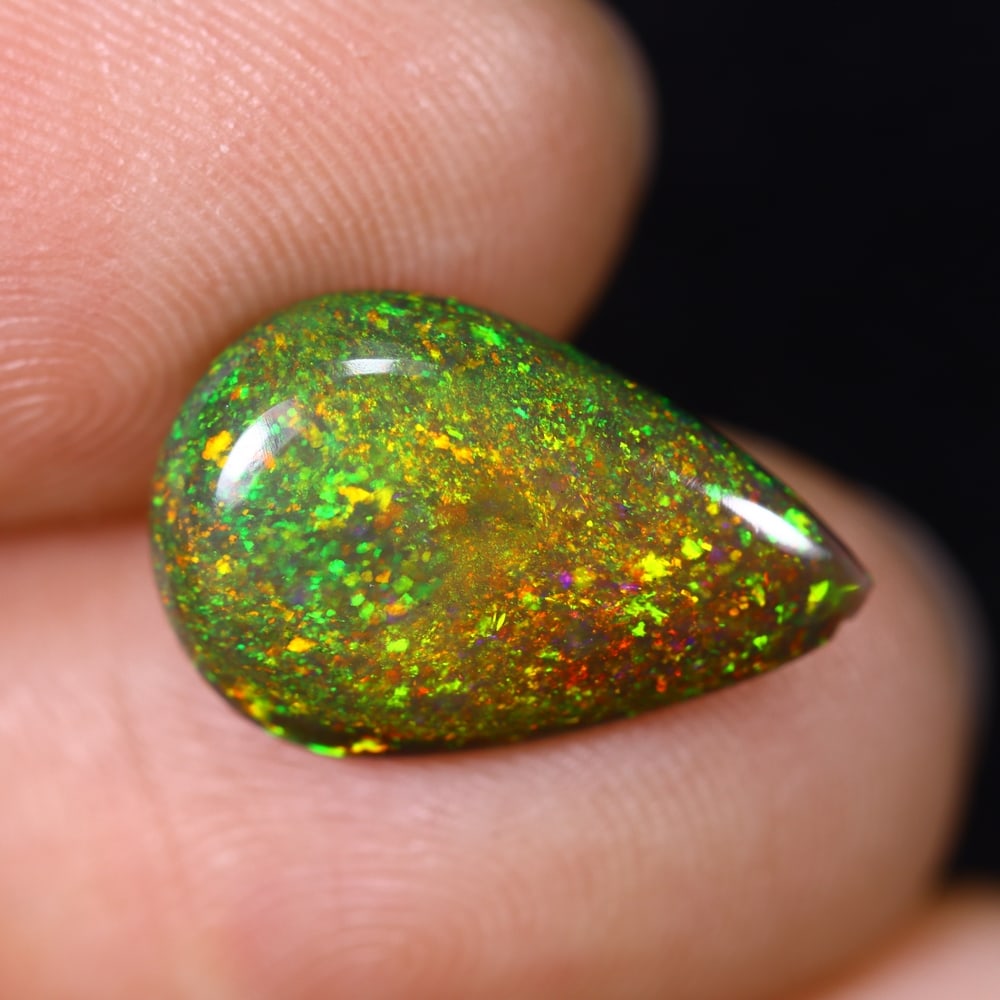 2.83Ct Natural Ethiopian Black Opal - 15.4x10.1x3.8 mm , 620C: Ksmith Heritage Auctioneers Subject: Natural Ethiopian Welo Opal Origin: Ethiopia Treatment: Smoked