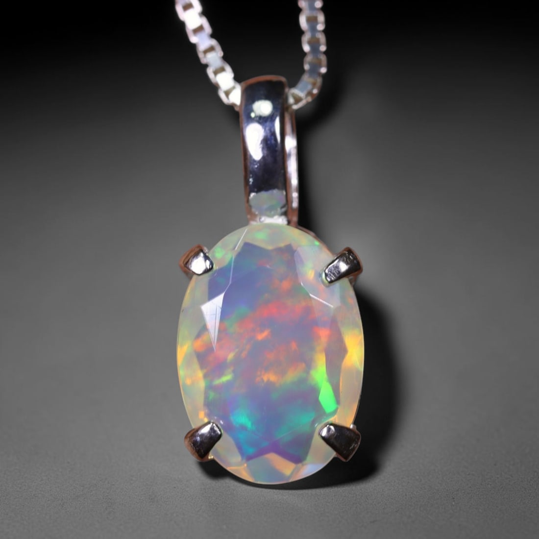 1.68g Natural Opal Stone Sterling Silver 925 Necklace (Pendant with Chain) , 697E: Ksmith Heritage Auctioneers Subject: Natural Ethiopian Opal Necklace Origin: Ethiopia Pendant Dimension : 18x6mm (included clasp) Stone Dimension: 11x8mm Treatment: Natural Untrea