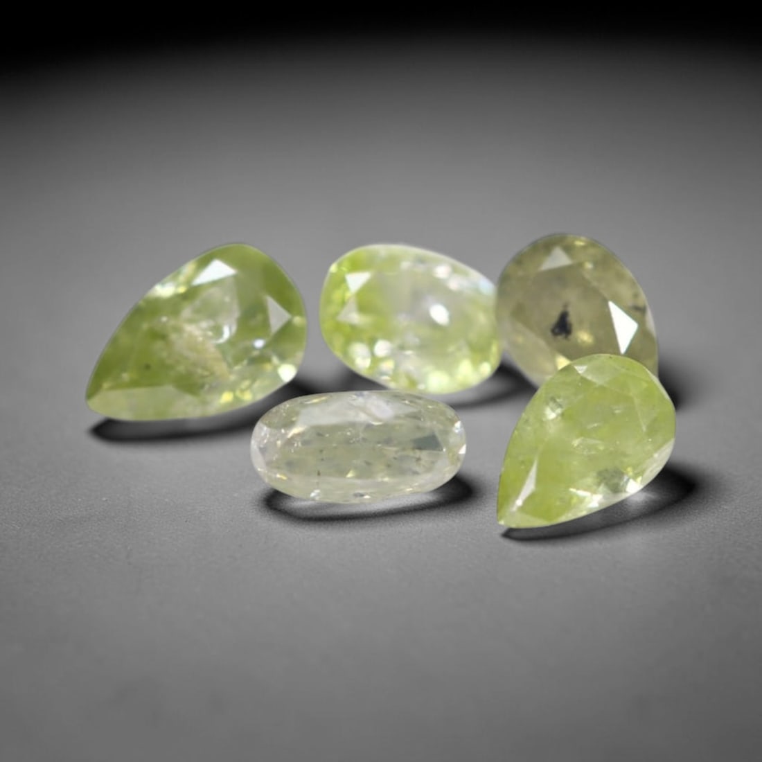 1.01Ct Fancy Diamond Set - Polished Faceted , 690E: Ksmith Heritage Auctioneers Subject: Natural Diamond Origin: Africa Carat Weight: 1.01Ct Dimension: 2.9x3.8x1.8 mm Treatment: Unheated Type: Faceted, Polished
