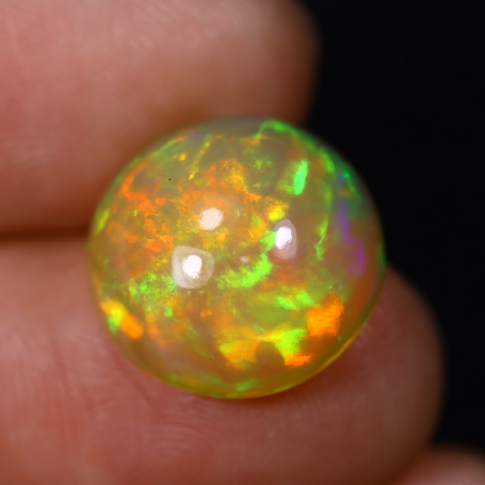 *6.38Ct Welo Opal Polished - Ethiopian Opal , 402C: Ksmith Heritage Auctioneers Subject: Natural Ethiopian Welo Opal Origin: Ethiopia Carat Weight: 6.38Ct Dimension: 14.2x14.1x7.2 mm Treatment: Natural Untreated Type: Caboc