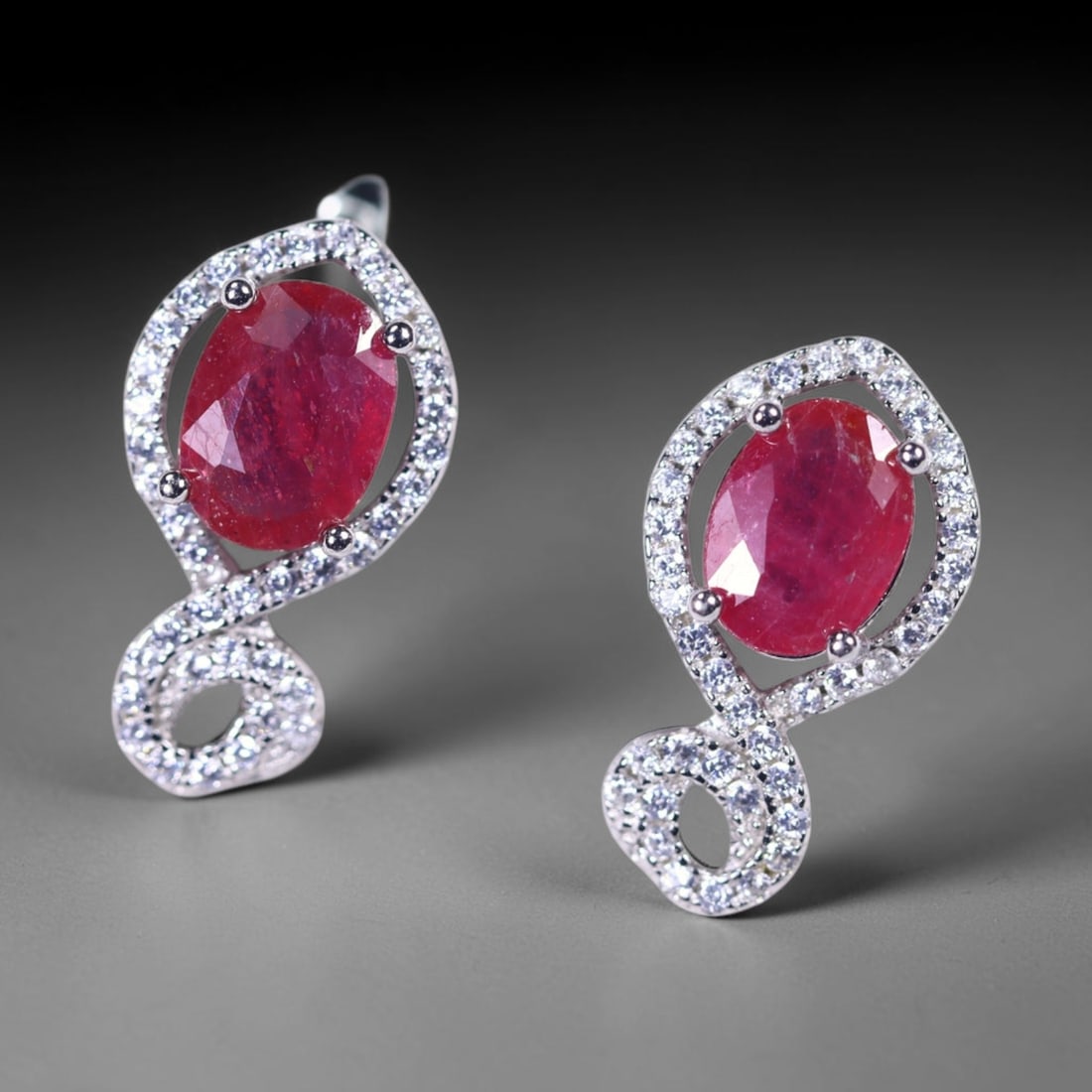 Earrings Ruby & Zircon - 925 Sterling Silver - White Gold Plated, 733B: Ksmith Heritage Auctioneers Subject: Natural Ruby & Zircon Origin: Thailand Carat Weight: 16.17ct Dimension: Gemstone 6x8.2mm Type: Earrings
