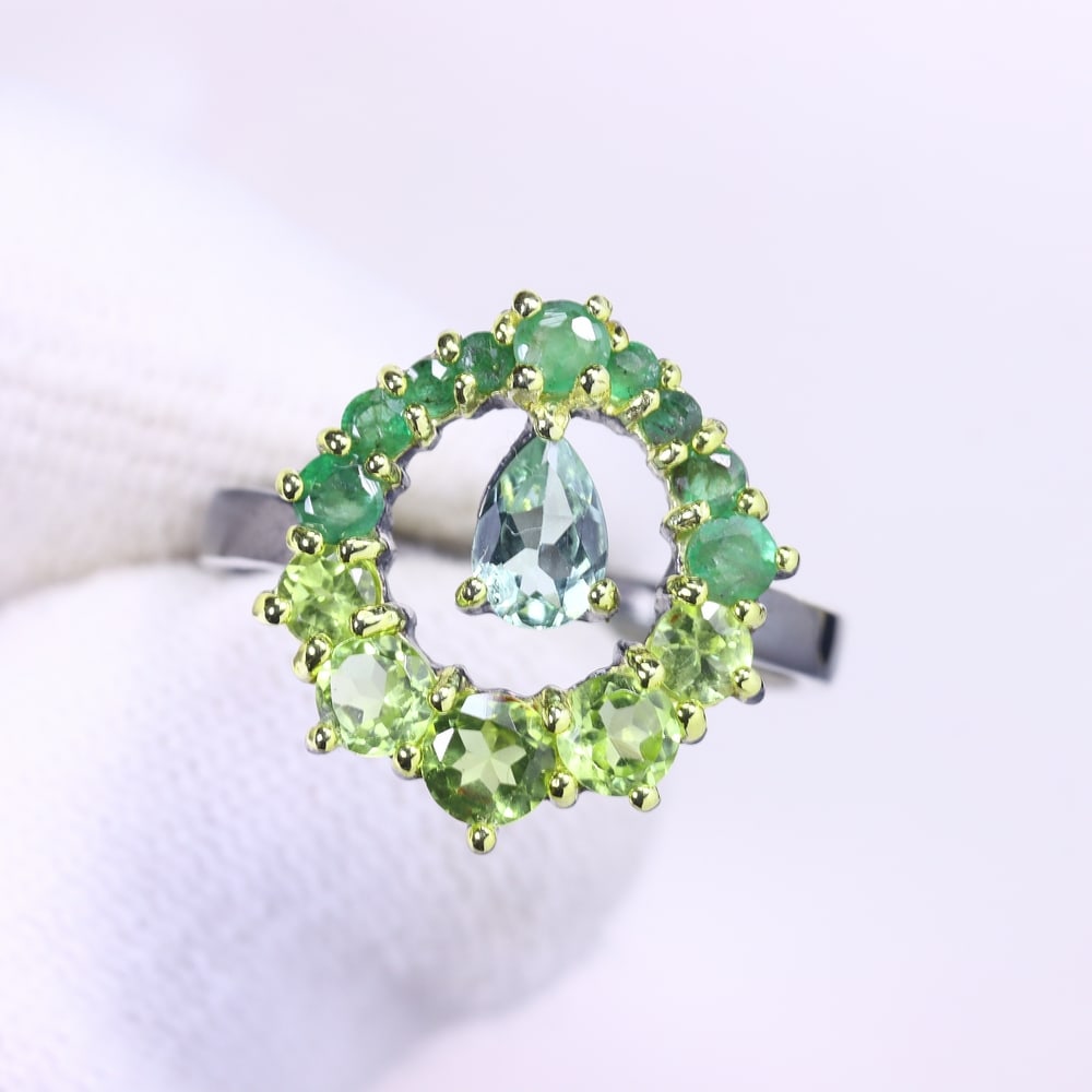 3.70g Emerald & Peridot Ring - 925 Sterling Silver - Size US 7 , 116C: Ksmith Heritage Auctioneers