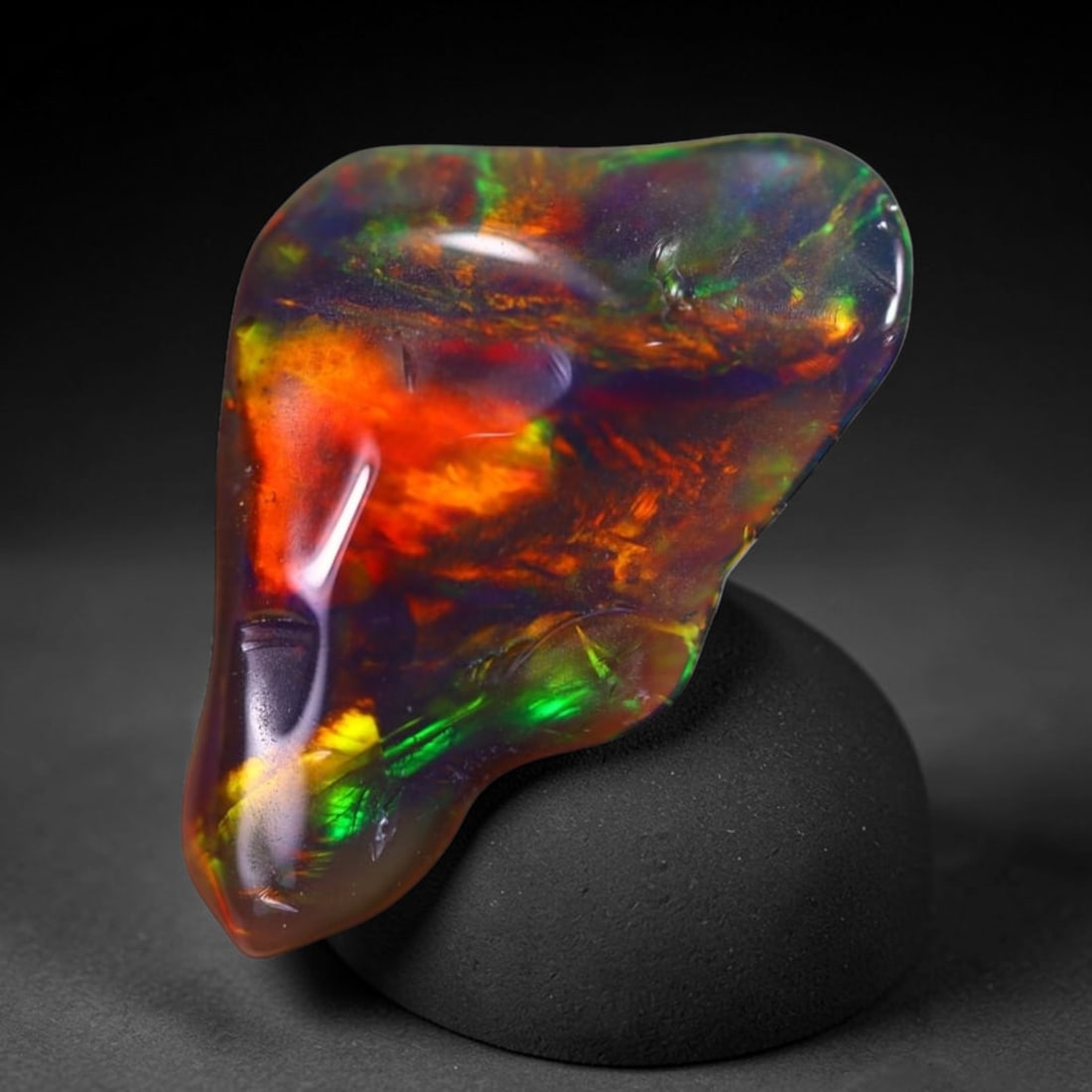 *1.68Ct Smoked Freeform Welo Opal Polished - Ethiopian Opal , 201C: Ksmith Heritage Auctioneers Subject: Natural Ethiopian Welo Opal Origin: Ethiopia Carat Weight: 1.68Ct Dimension: 13.2x10.9x3.2 mm Treatment: Smoked Type: Freeform, Polish