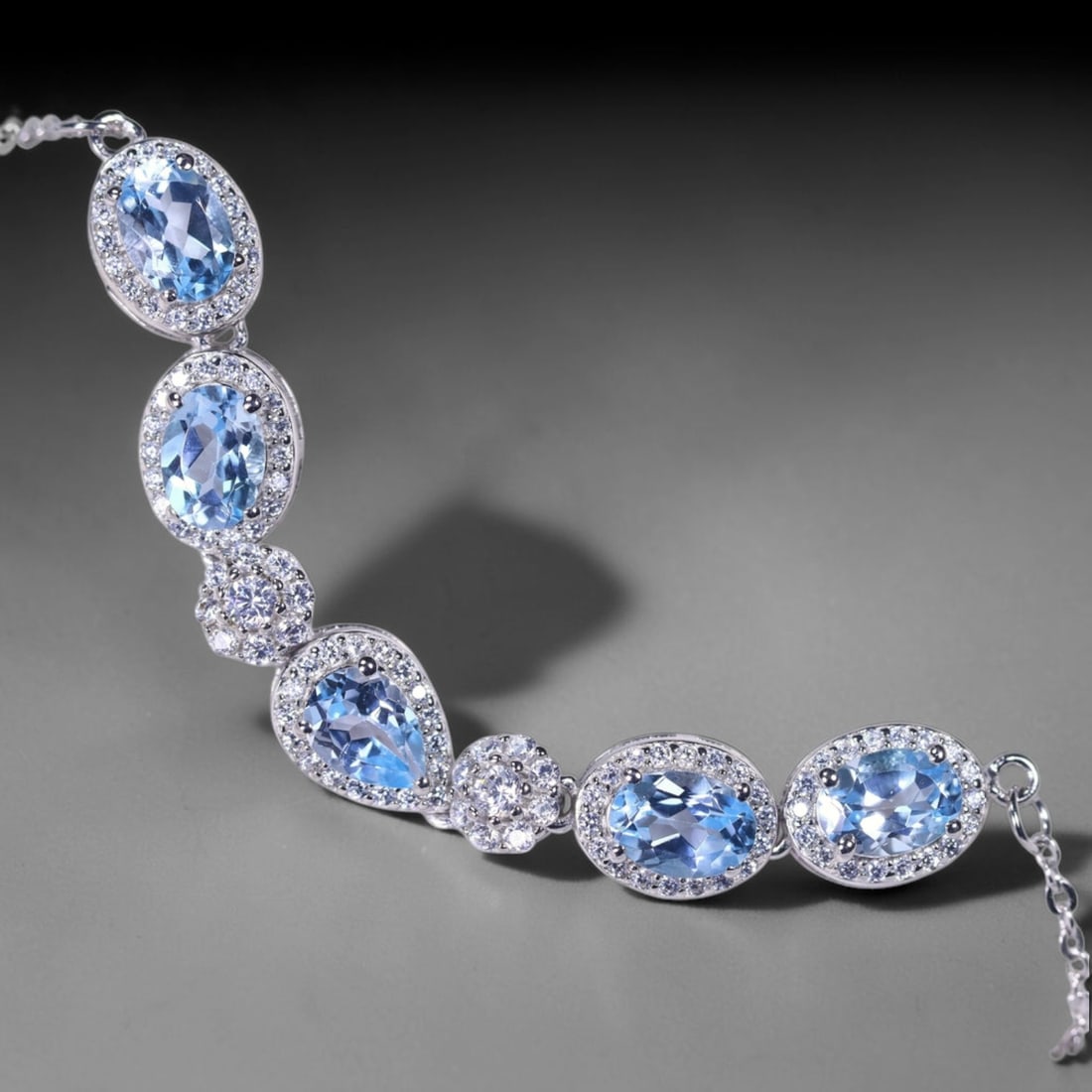 Bracelet 9inches Sky Blue Topaz & Zircon - 925 Sterling Silver , 967E: Ksmith Heritage Auctioneers Subject: Natural Sky Blue Topaz & Zircon Origin: Thailand Carat Weight: 31.01ct Dimension: Gemstone 5x7mm Type: Bracelet