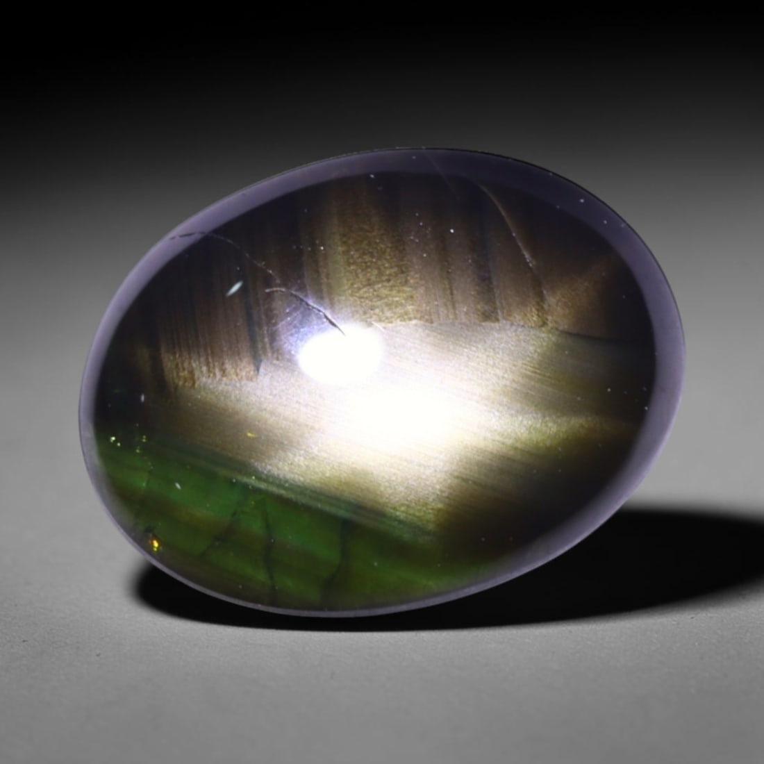 1.90cts 6 Rays Black Star Sapphire , 757E: Ksmith Heritage Auctioneers Subject: Natural 6 Rays Star Sapphire Origin: Myanmar Carat Weight: 1.90 cts Dimension: 8.9x6.6x2.5 mm Treatment: Diffusion Type: Cabochon, Pol