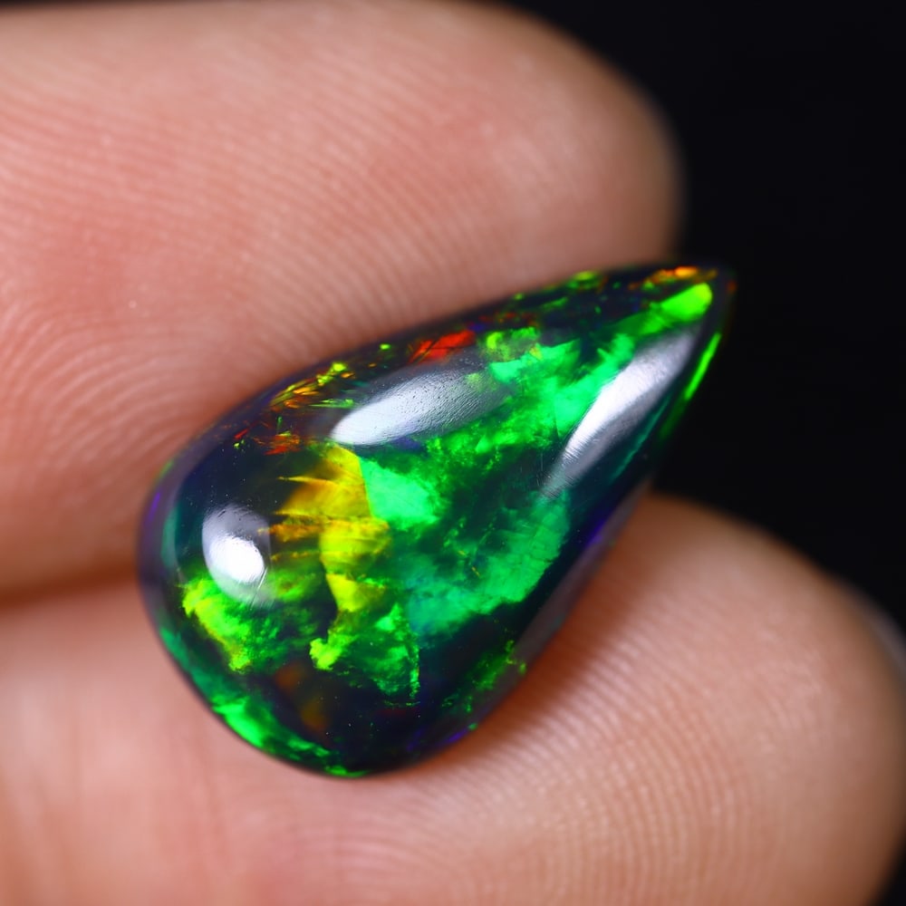 3.94Ct Natural Ethiopian Black Opal - 17.6x10.4x4.7 mm , 614C: Ksmith Heritage Auctioneers Subject: Natural Ethiopian Welo Opal Origin: Ethiopia Treatment: Smoked