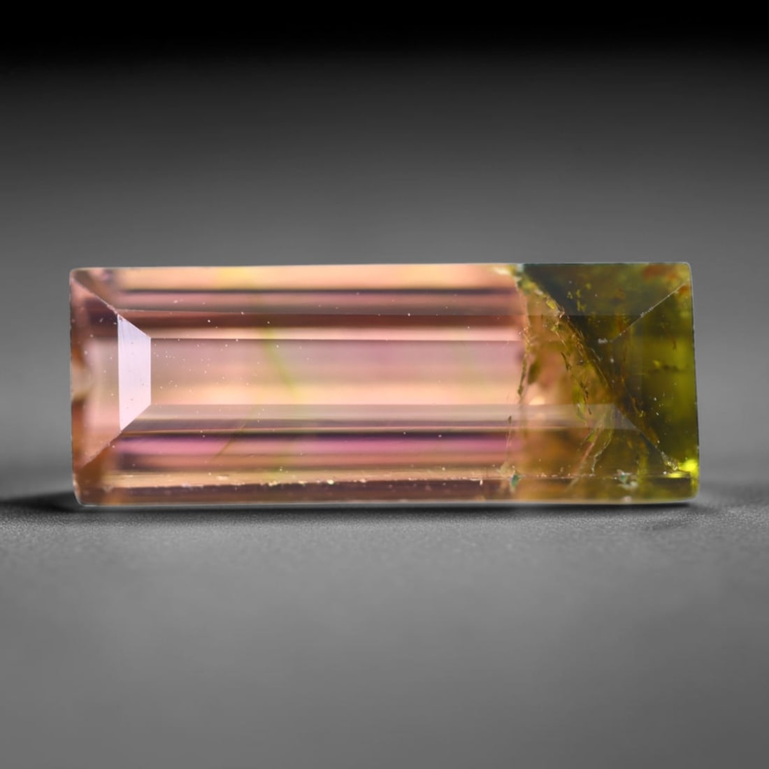 2.53cts Natural Watermelon Tourmaline - Bi-Colour Faceted Cut , 120E: Ksmith Heritage Auctioneers Subject: Natural Tourmaline Origin: Africa Carat Weight: 2.53 cts Dimension: 12.4x4.7x4.1 mm Type: Faceted, Polished
