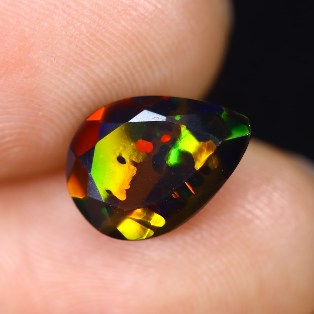 2.09Ct Ethiopian Black Smoked Opal, Faceted Cut - 11.4x8.3x5.4 mm , 625C: Ksmith Heritage Auctioneers Subject: Natural Ethiopian Welo Opal Origin: Ethiopia Treatment: Smoked