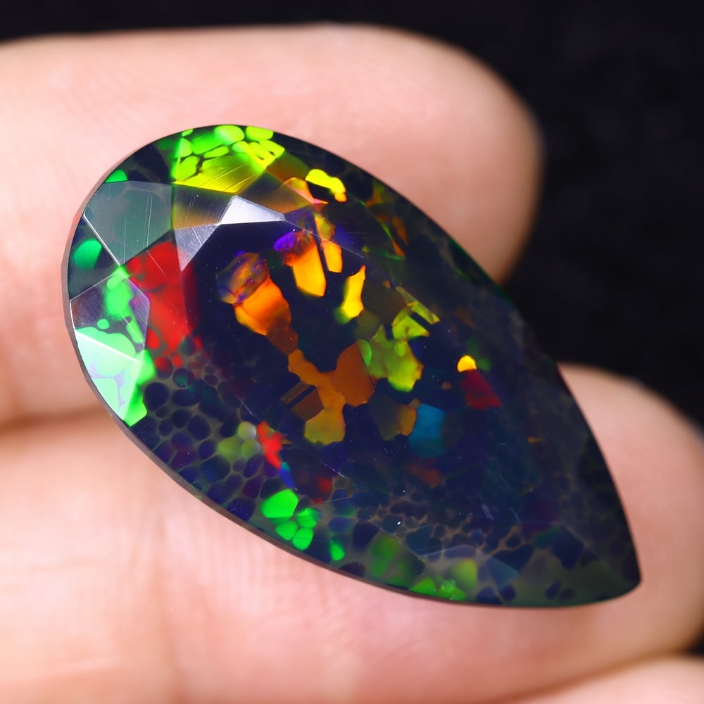 16.48Ct Smoked Faceted Ethiopian Opal - 27.3x14.8x9.8 mm , 524C: Ksmith Heritage Auctioneers Subject: Natural Ethiopian Welo Opal Origin: Ethiopia Treatment: Smoked Type: Faceted, Polished