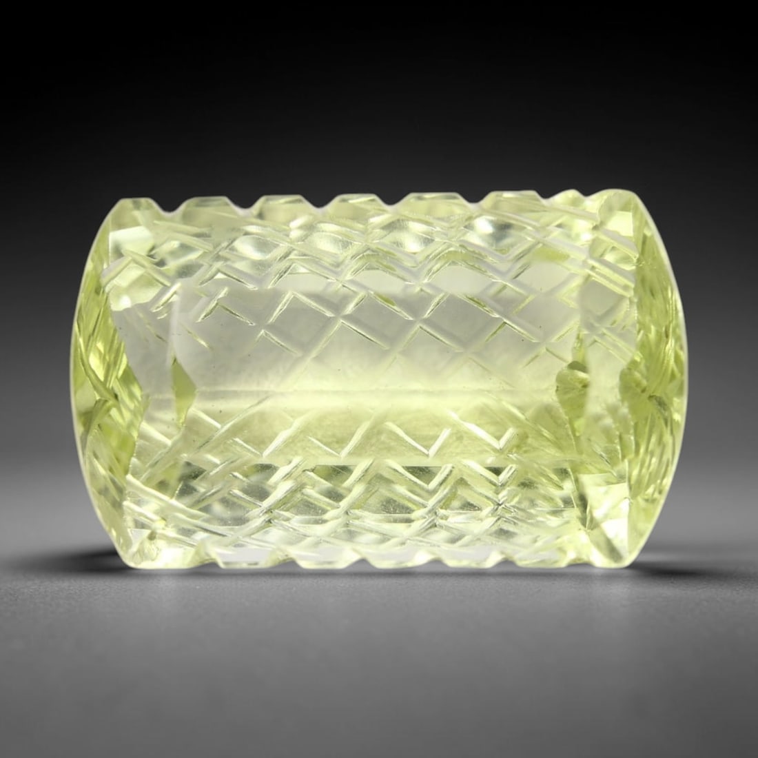 39.05Ct Lemon Carving Quartz - Polished Carving , 441E: Ksmith Heritage Auctioneers Subject: Natural Lemon Quartz Origin: Brazil Carat Weight: 39.05Ct Dimension: 26.8x16.3x11.9 mm Treatment: Untreated Type: Carving, Polished