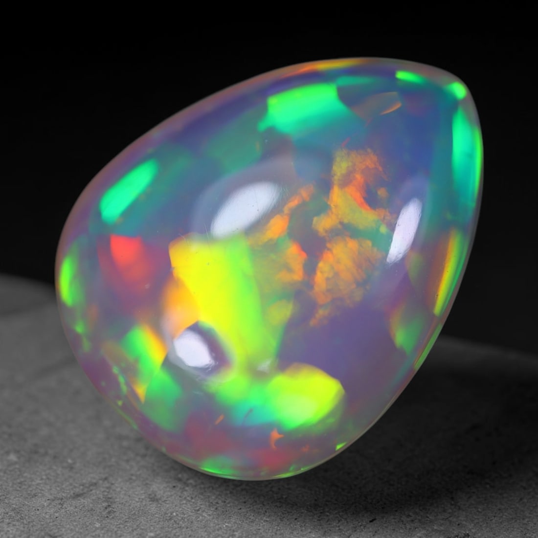*13.77Ct Welo Opal Polished - Ethiopian Opal, 892B: Ksmith Heritage Auctioneers Subject: Natural Ethiopian Welo Opal Origin: Ethiopia Carat Weight: 13.77Ct Dimension: 19.9x16.5x8.8 mm Treatment: Natural Untreated Type: Cabochon,