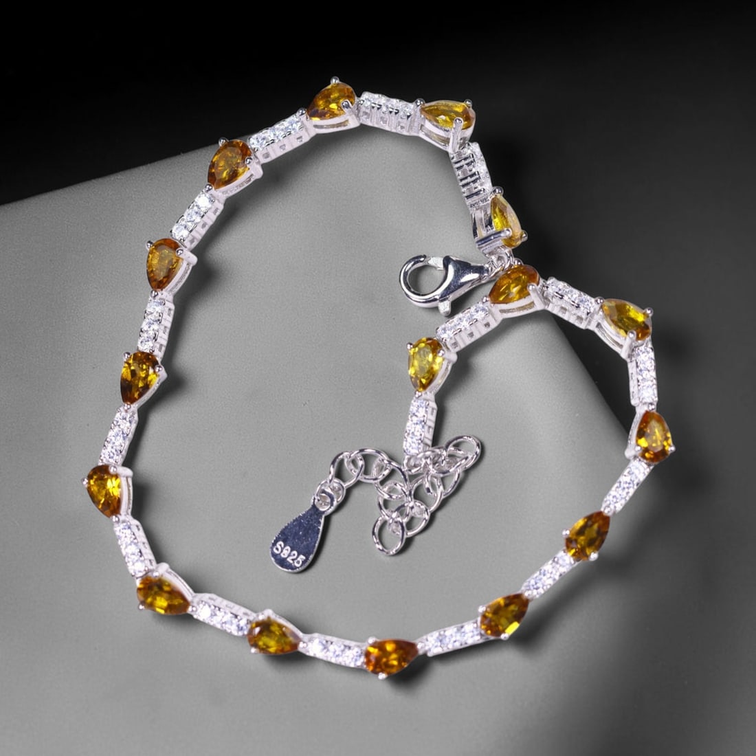 Bracelet 7inches Citrine & Simulated CZ - 925 Sterling Silver , 895E: Ksmith Heritage Auctioneers Subject: Natural Citrine & Simulated CZ Origin: Thailand Carat Weight: 5.87g Dimension: Gemstone 3x5mm Type: Bracelet