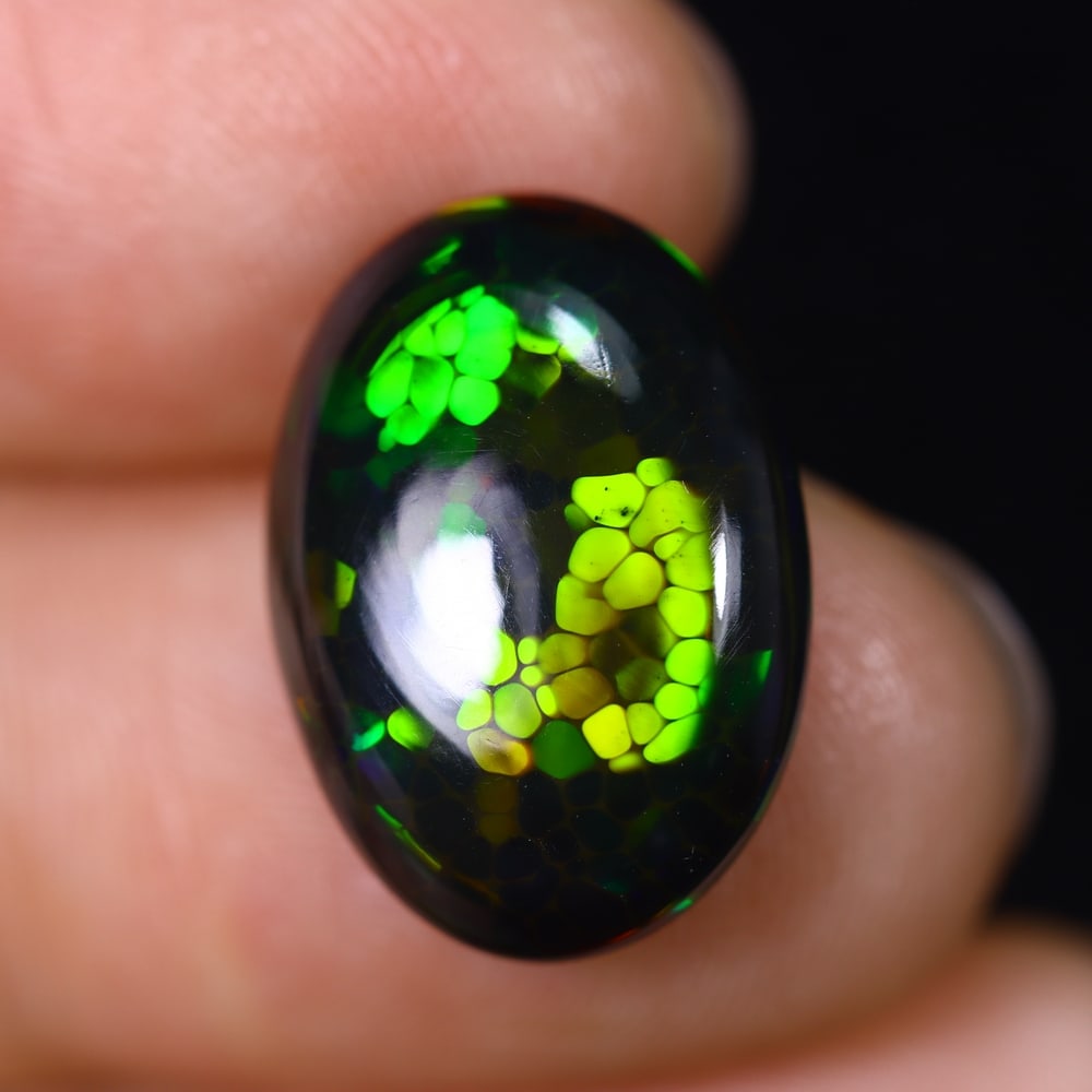 4.57Ct Natural Ethiopian Black Opal - 16.7x11.9x4.7 mm , 613C: Ksmith Heritage Auctioneers Subject: Natural Ethiopian Welo Opal Origin: Ethiopia Treatment: Smoked