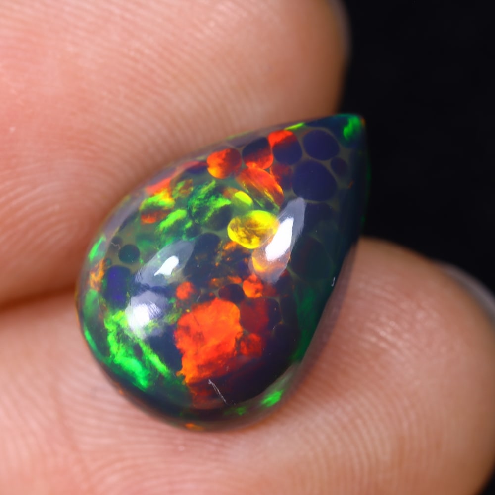 4.54Ct Natural Ethiopian Black Opal - 15.1x10.7x6.8 mm , 590C (1 of 6)