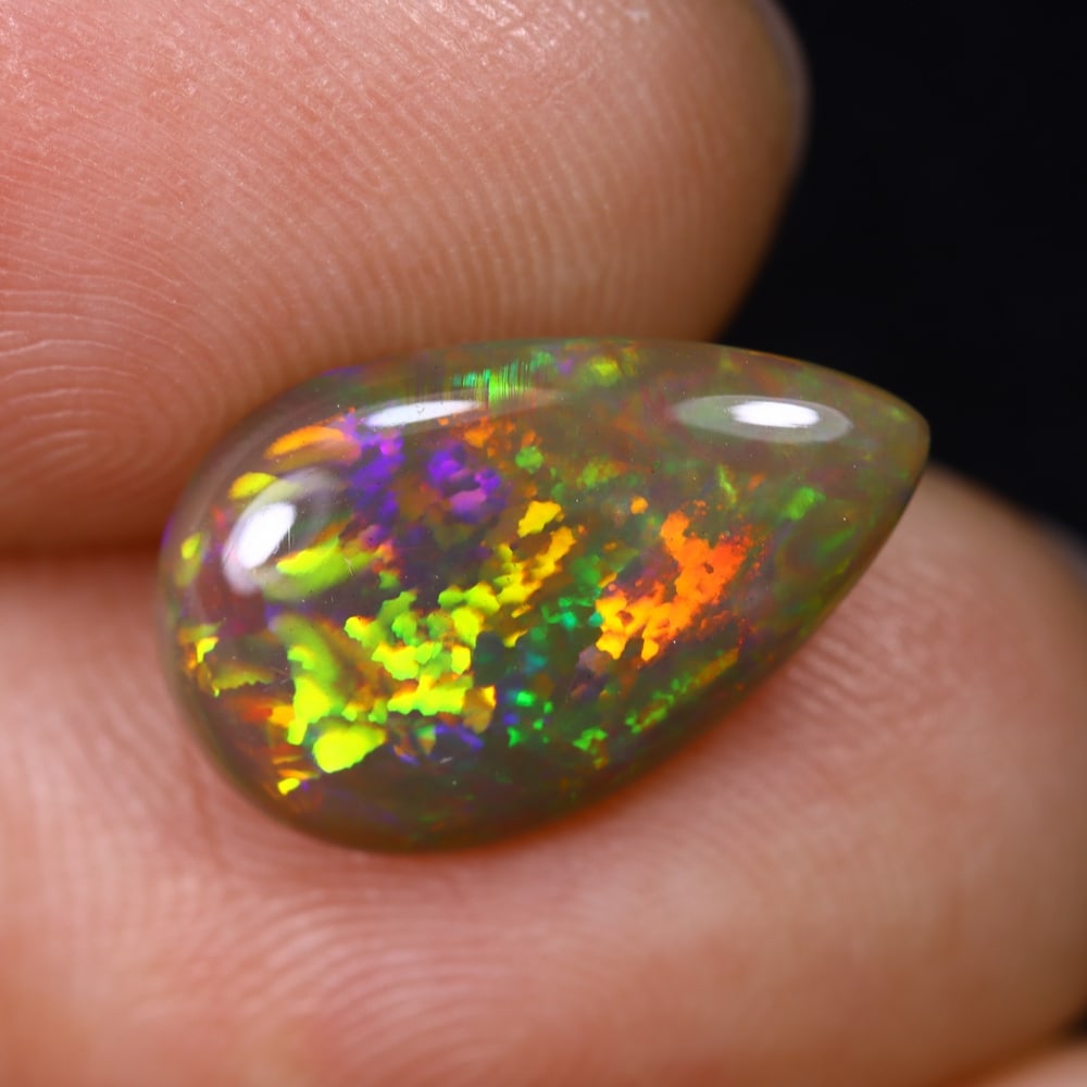 2.52Ct Natural Ethiopian Opal - 14.8x9.5x3.6 mm , 551C: Ksmith Heritage Auctioneers Subject: Natural Ethiopian Welo Opal Origin: Ethiopia Treatment: Unheated