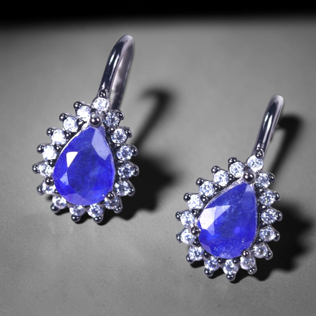 Earrings Sapphire & Zircon - 925 Sterling Silver, 762B: Ksmith Heritage Auctioneers Subject: Natural Sapphire & Zircon Origin: Thailand Carat Weight: 18.90ct Dimension: Gemstone 6x8mm Type: Earrings