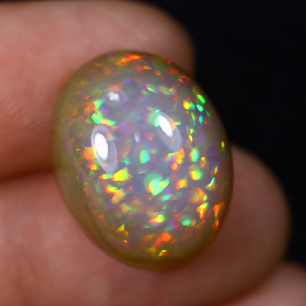 *13.75Ct Welo Opal Polished - Ethiopian Opal , 440C: Ksmith Heritage Auctioneers Subject: Natural Ethiopian Welo Opal Origin: Ethiopia Carat Weight: 13.75Ct Dimension: 18.7x14.7x9 mm Treatment: Natural Untreated Type: Caboch