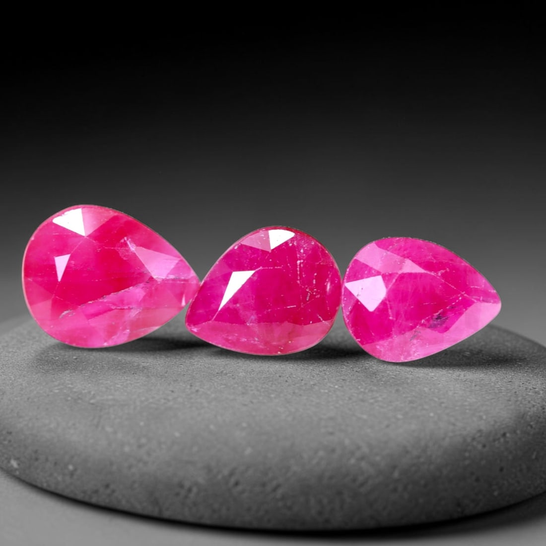 8.87Ct Red Ruby Set - Polished Faceted , 122E: Ksmith Heritage Auctioneers Subject: Natural Ruby Origin: Burma Carat Weight: 8.87Ct Dimension: 8.8x6.9x5.5 mm Treatment: Heated Type: Faceted, Polished